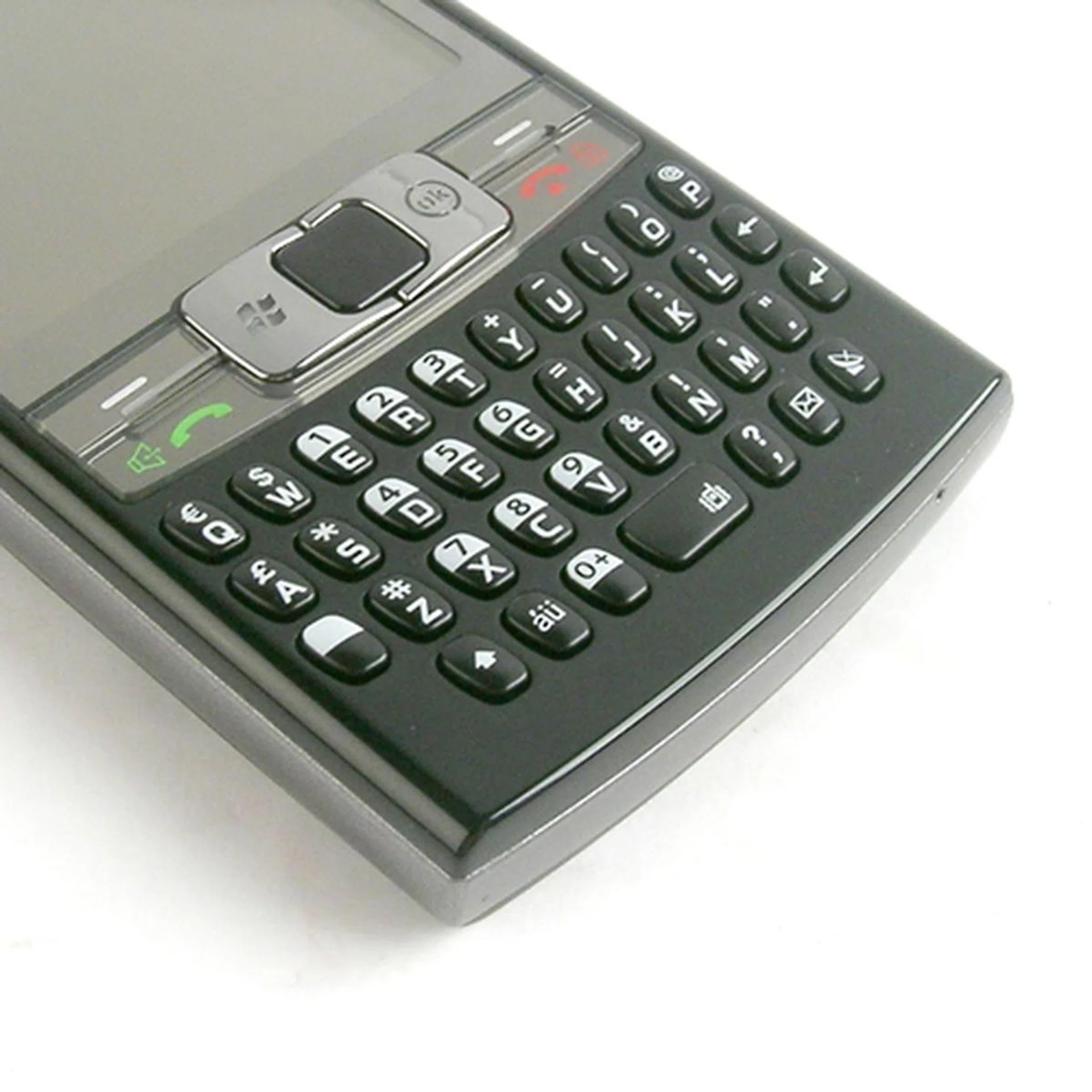 The individual keys are raised to provide better tactile input with the 37-key QWERTY keyboard, which is well-suited for one-handed input. Do note that those with stubby fingers will face some difficulties engaging in SMS sprees. Right on top of the keyboard is the innovative dual-mode touchpad (more on that later), accompanied by the Start and Ok buttons at its side with the two softkeys, Call and End button further out.