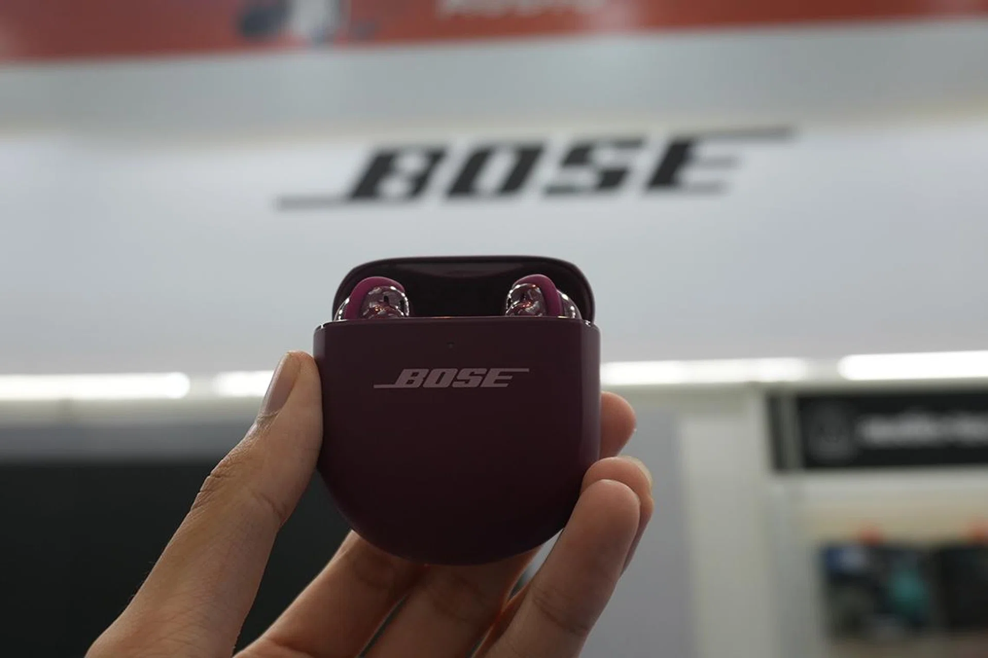 Bose QuietComfort Ultra 2nd Generation in Deep Plum 