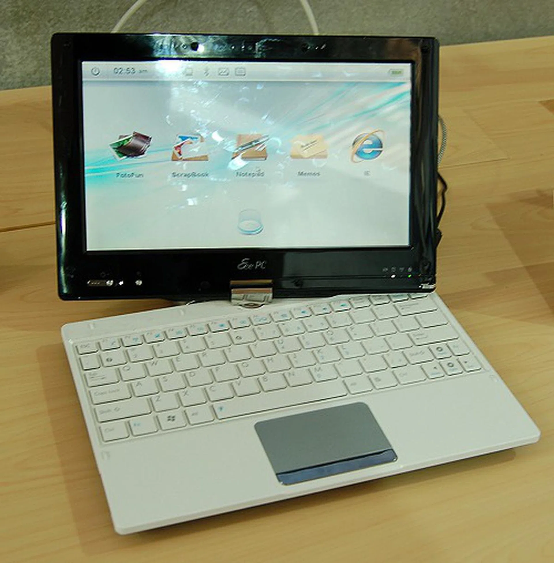  If an 8.9-inch screen is a tad small for you, there's also a 10-inch version of the T91 which is known as the T101H. Specs are somewhat similar except that it uses an N270 Atom processor, a better 1.3MP webcam, a Chiclet styled keyboard (though we can't say it's better) and has a 160GB HDD and comes with 10GB on of online storage from ASUS Eee Storage. It weighs in at 1.25kg versus the smaller sibling's 0.96kg.  