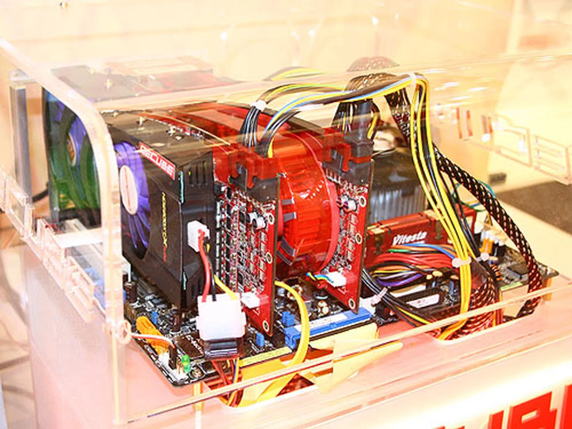  The GeCube GC-HD2900XT-VIE3 (OC Edition) demonstrated at GeCube's booth uses a thermoelectic cooler which enabled its core to be clocked higher than its default clock speed.  