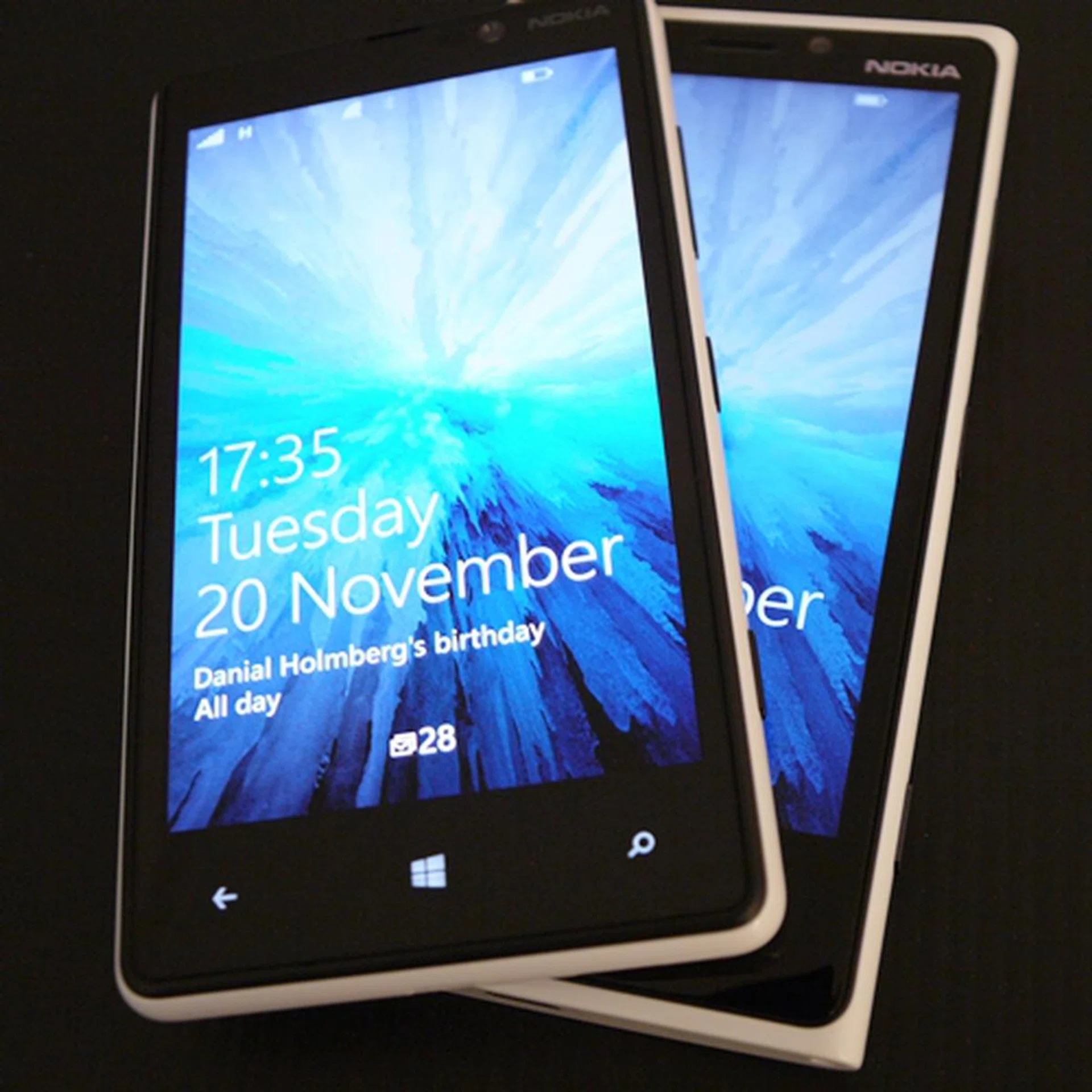 Which would you prefer to get - the Lumia 820 in the foreground or the Lumia 920 in the background?