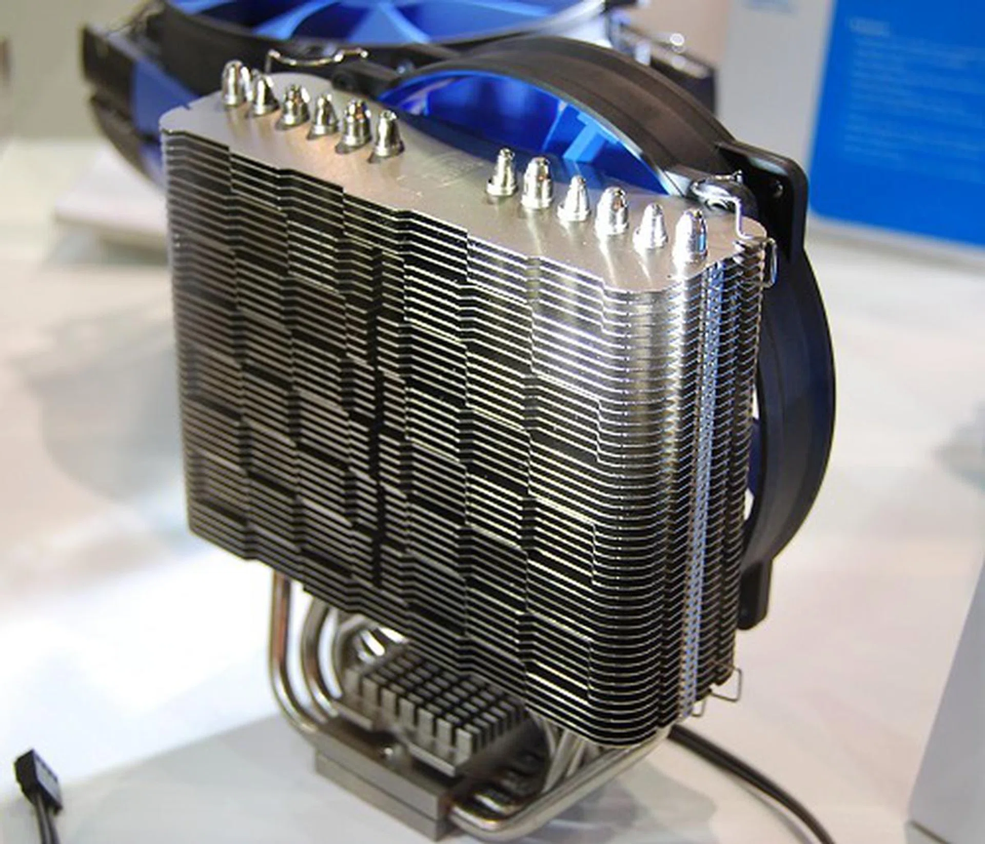 Meet the Ice Matrix 600. This is also outfitted to be mounted on any socket and also has six heat pipes. However on the Ice Matrix 600, all the heat pipes are line up straight to improve air flow through the compact but upright heatsink. 