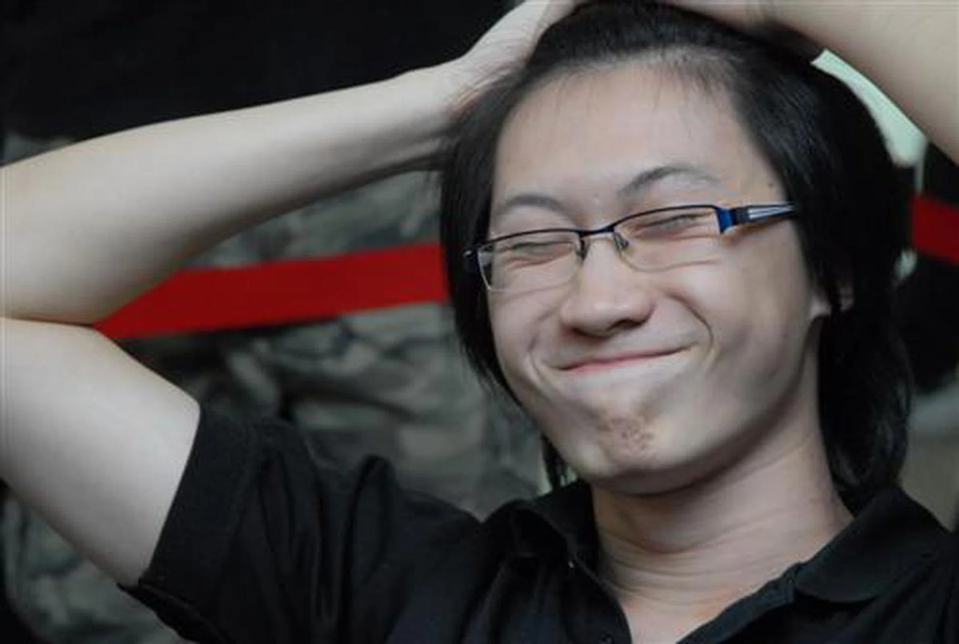  De-stressing by making ape faces, coolice tries for a new setting.  