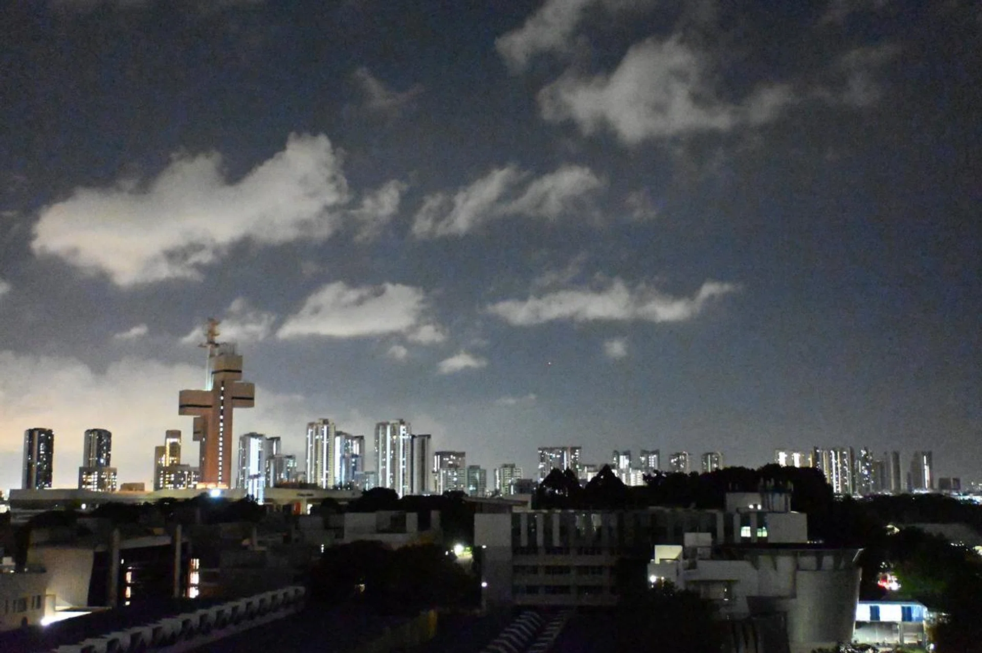 26.5mm at f/4.5, 1/20s, ISO 51200