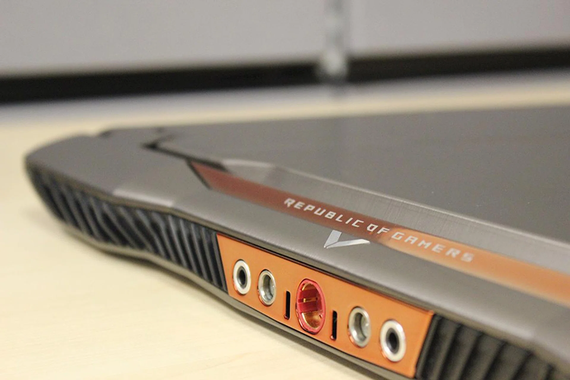 That Republic of Gamers tag isn't just for show.