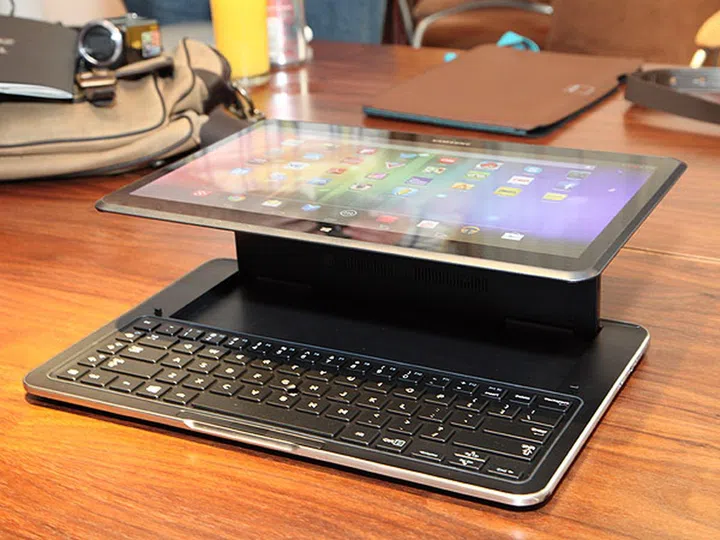 The ATIV Q in Floating mode.