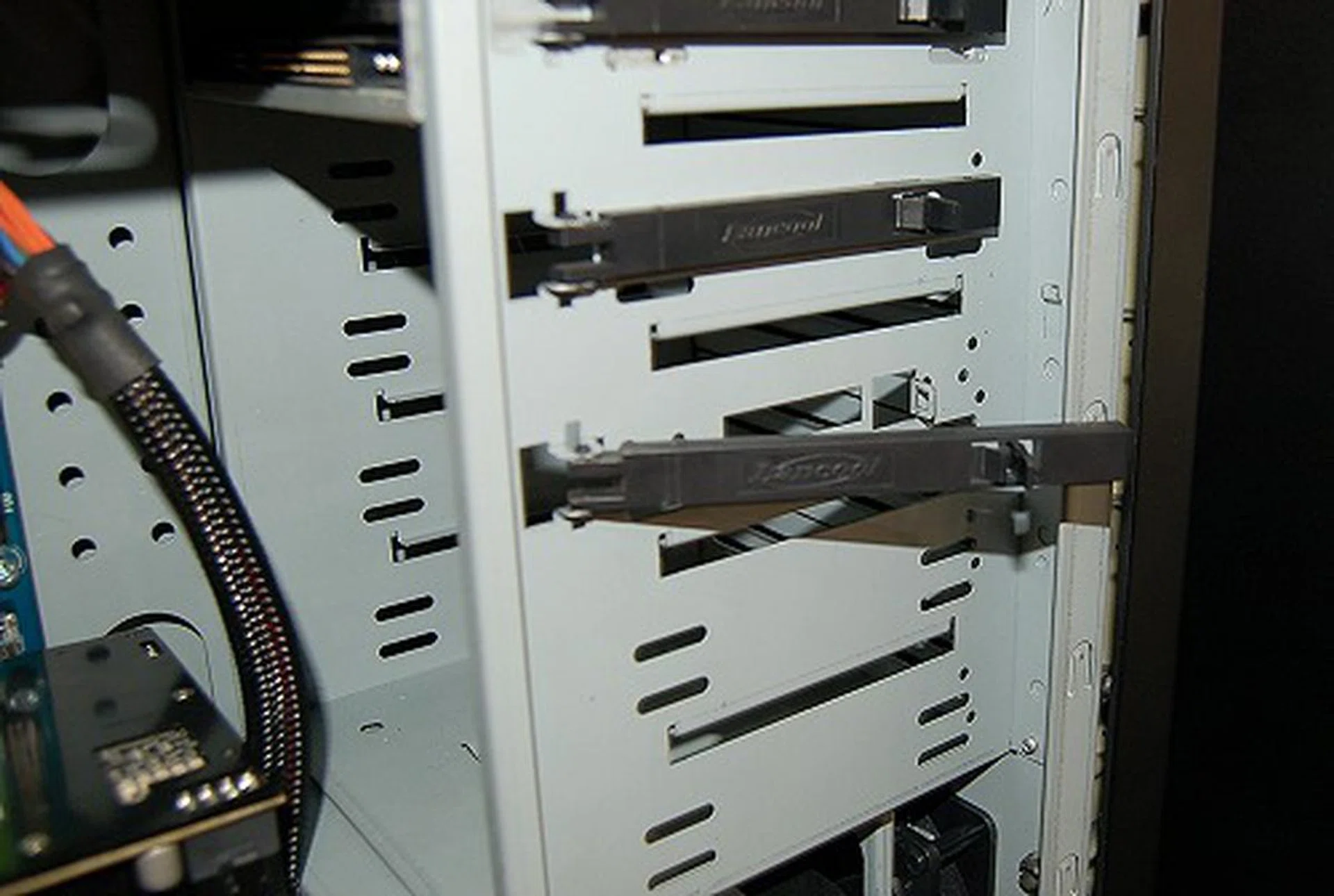  Tool-less snap-on locking mechanisms for drives.  