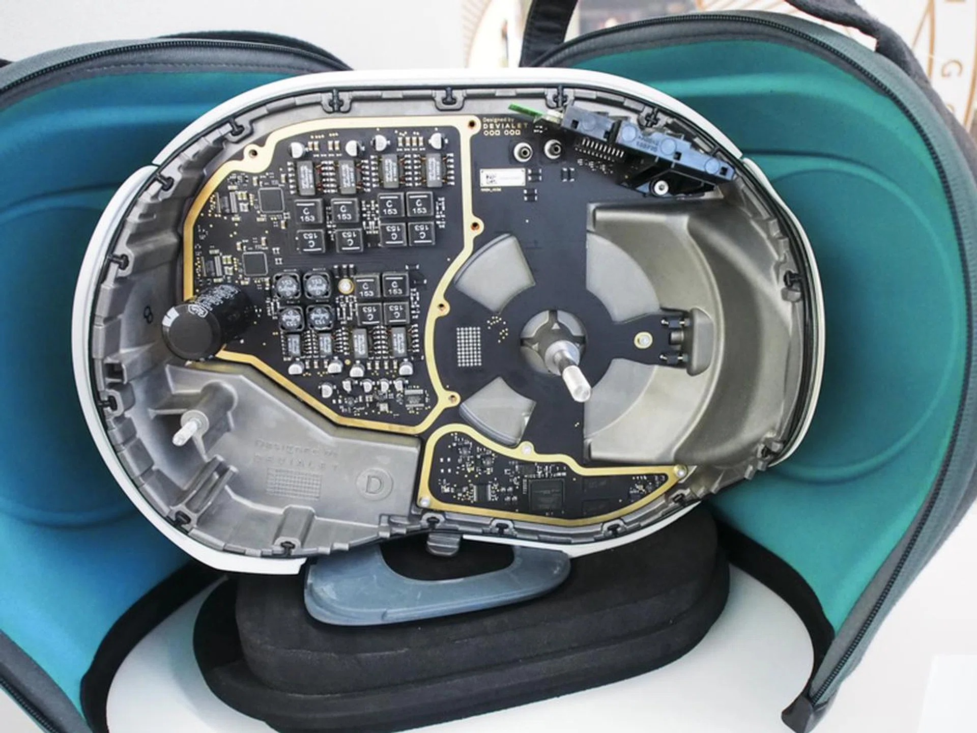 An inside look at the technology within the speaker.
