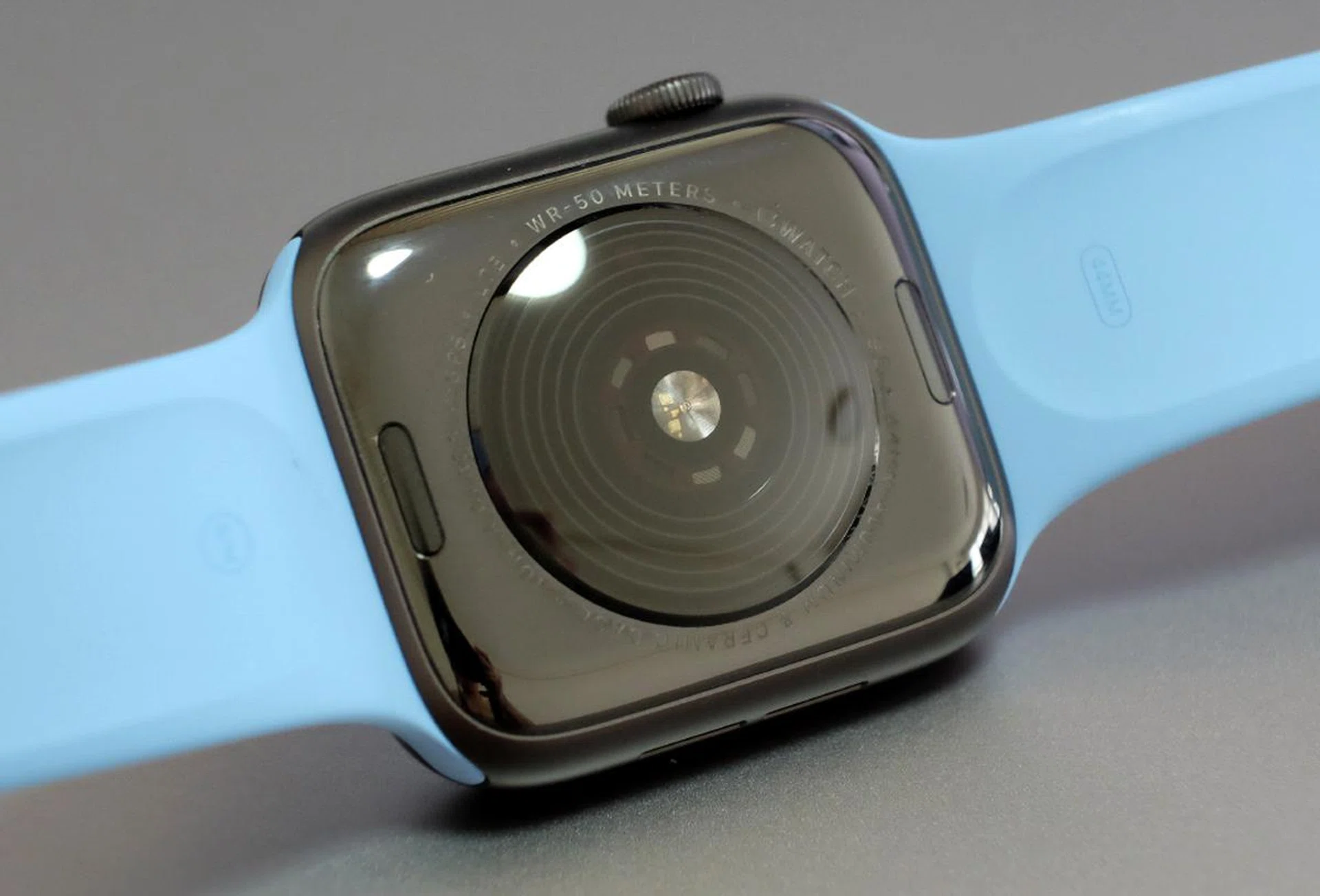 The case back of both the Series 6 and SE are a combination of ceramic and sapphire glass.