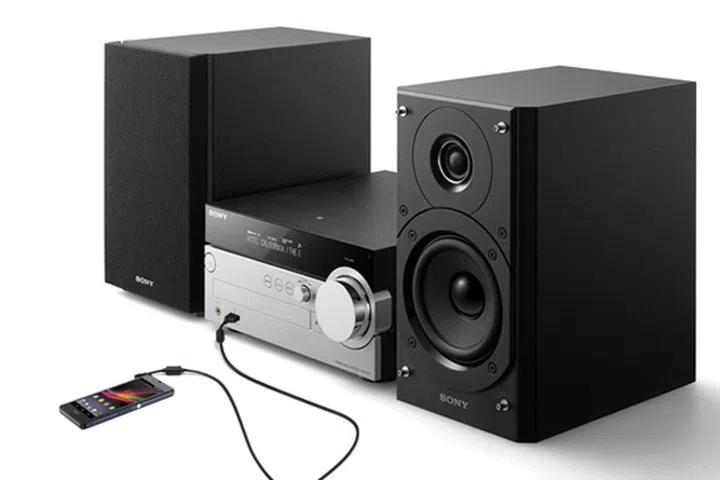 The CMT-SX7 bring multi-room audio to your living room in a familiar form.