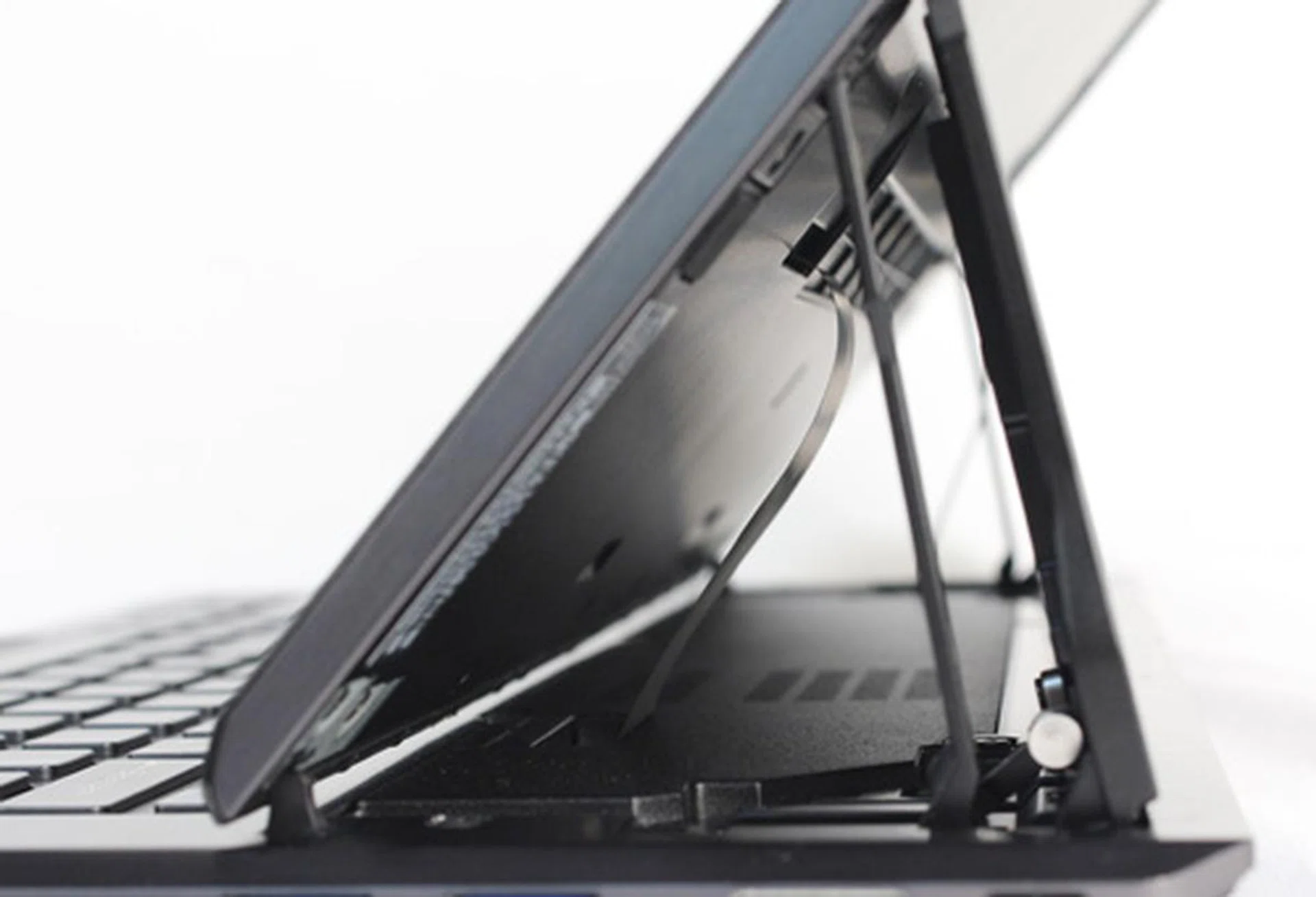 Overall build-quality looks good but we were slightly concerned by the sight of exposed ribbon cables behind the screen.