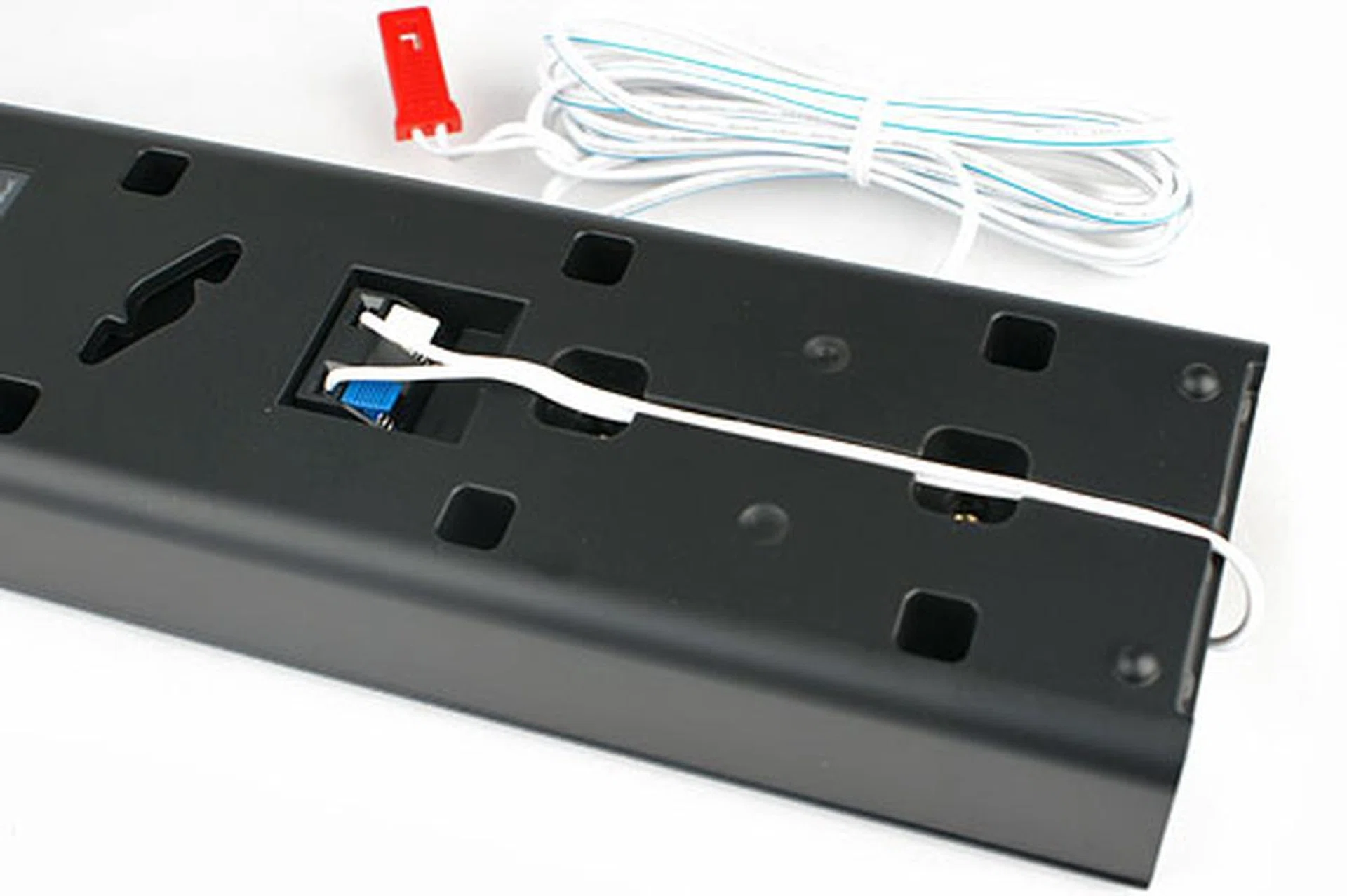 The speakers use spring clips to hold the speaker cables. The other end of the cable that goes to the main unit is terminated with either a red or white plug.