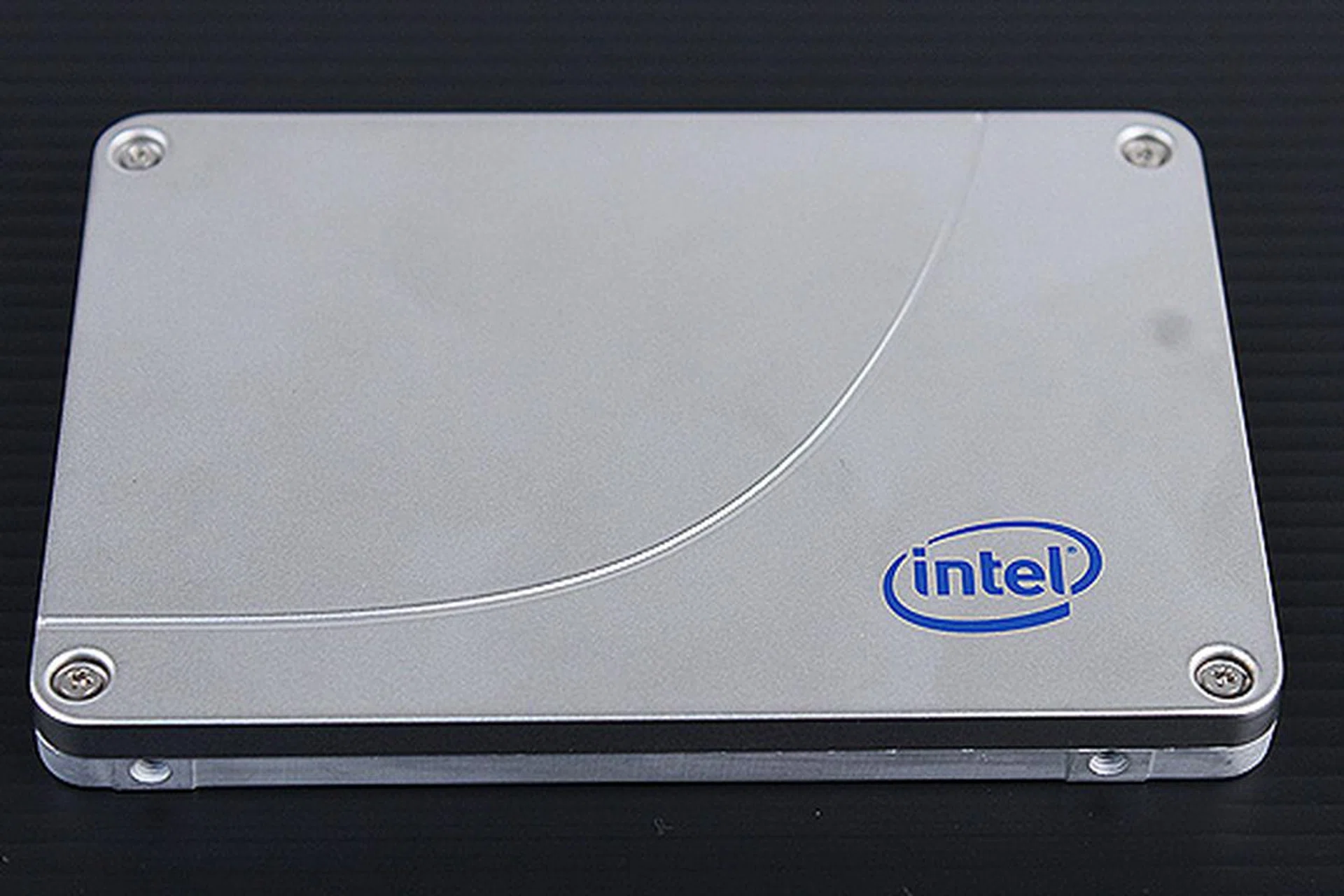 The new Intel SSD 335 Series sports new 20nm MLC NAND chips and is a refresh of the earlier SSD 330 Series.