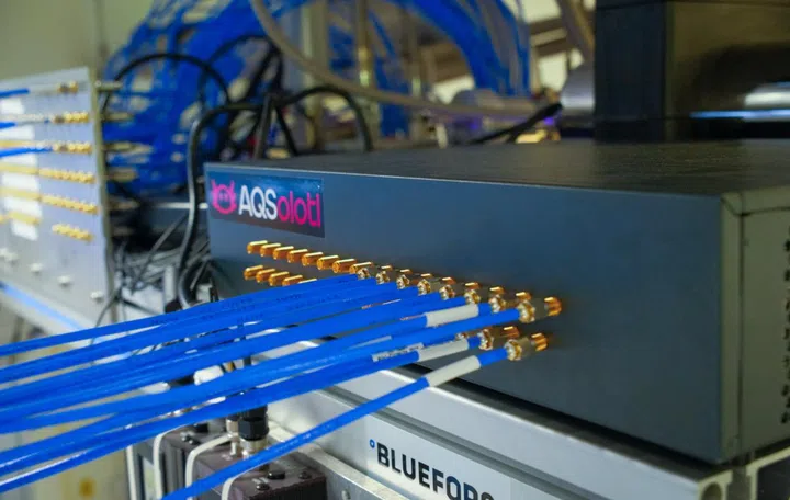 Close-up of the Chronos-Q quantum controller, which enables users to control quantum computers easily and efficiently using their laptops and desktop computers. Photo: NTU. 