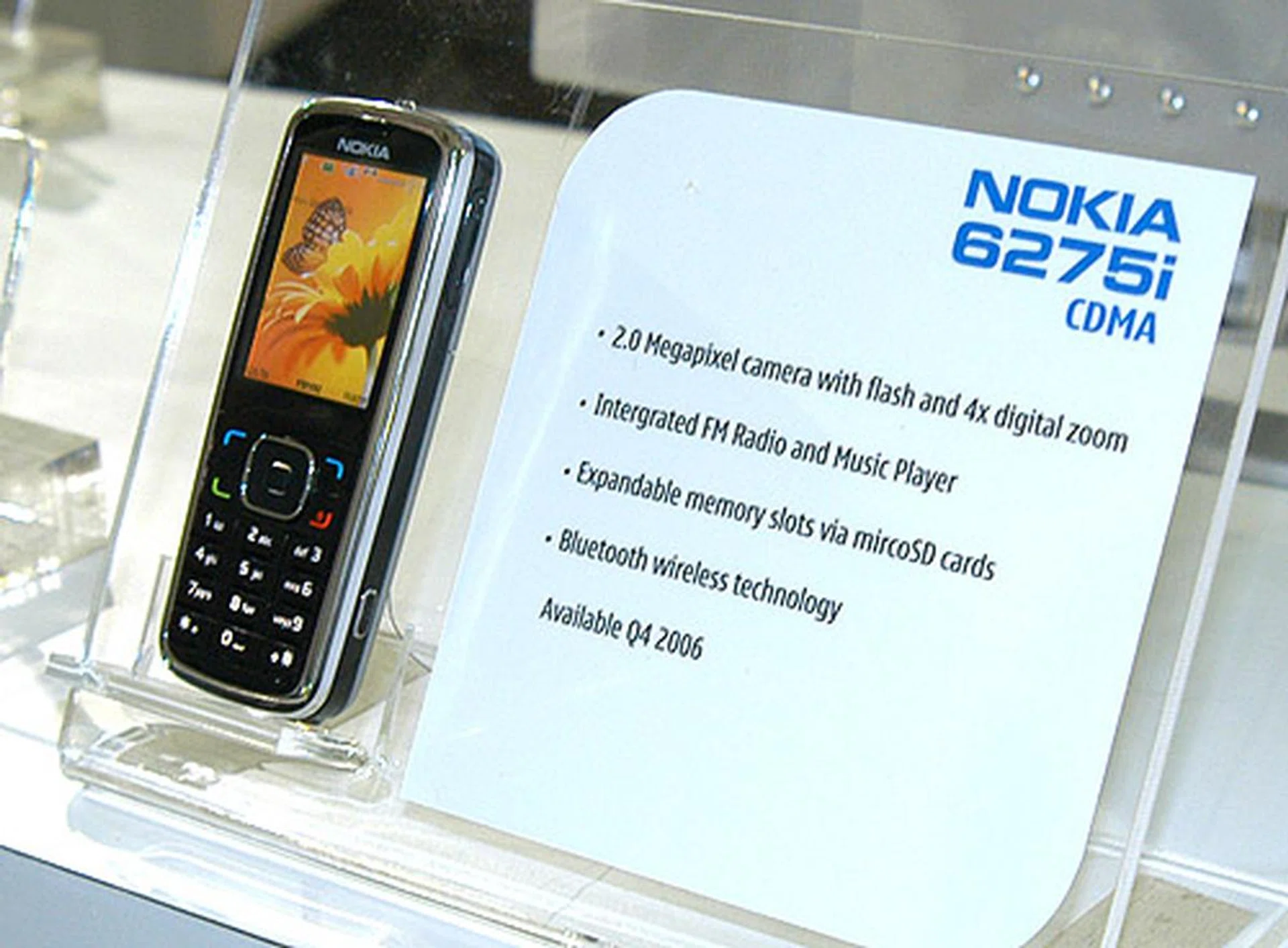 Featuring a 2.0-megapixel camera and a strong suite of features, the Nokia 6275 fits in with the mid-range segment.