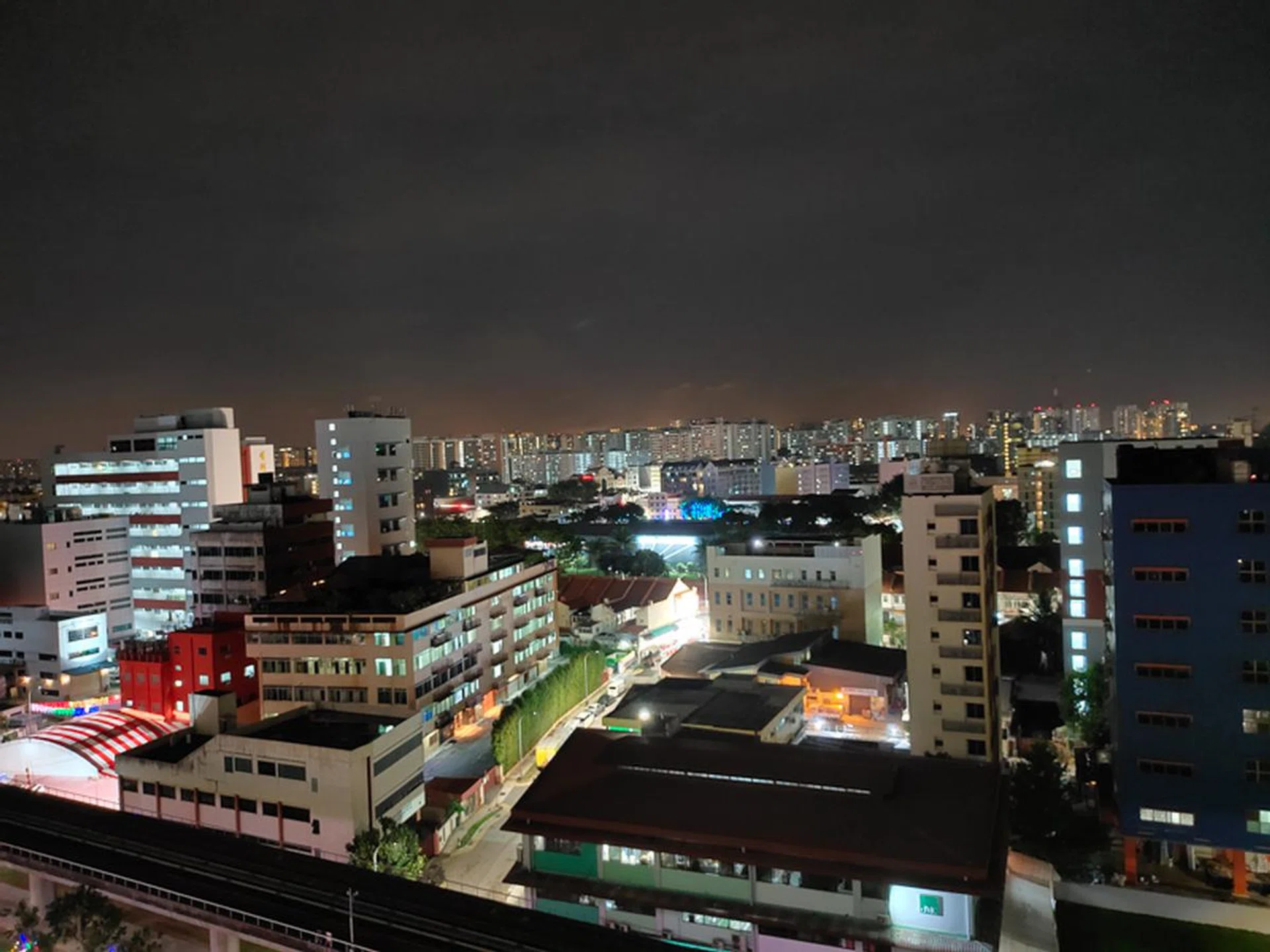 1x Zoom at f/1.8, 1/8s, ISO 4,340 (NEX 3)