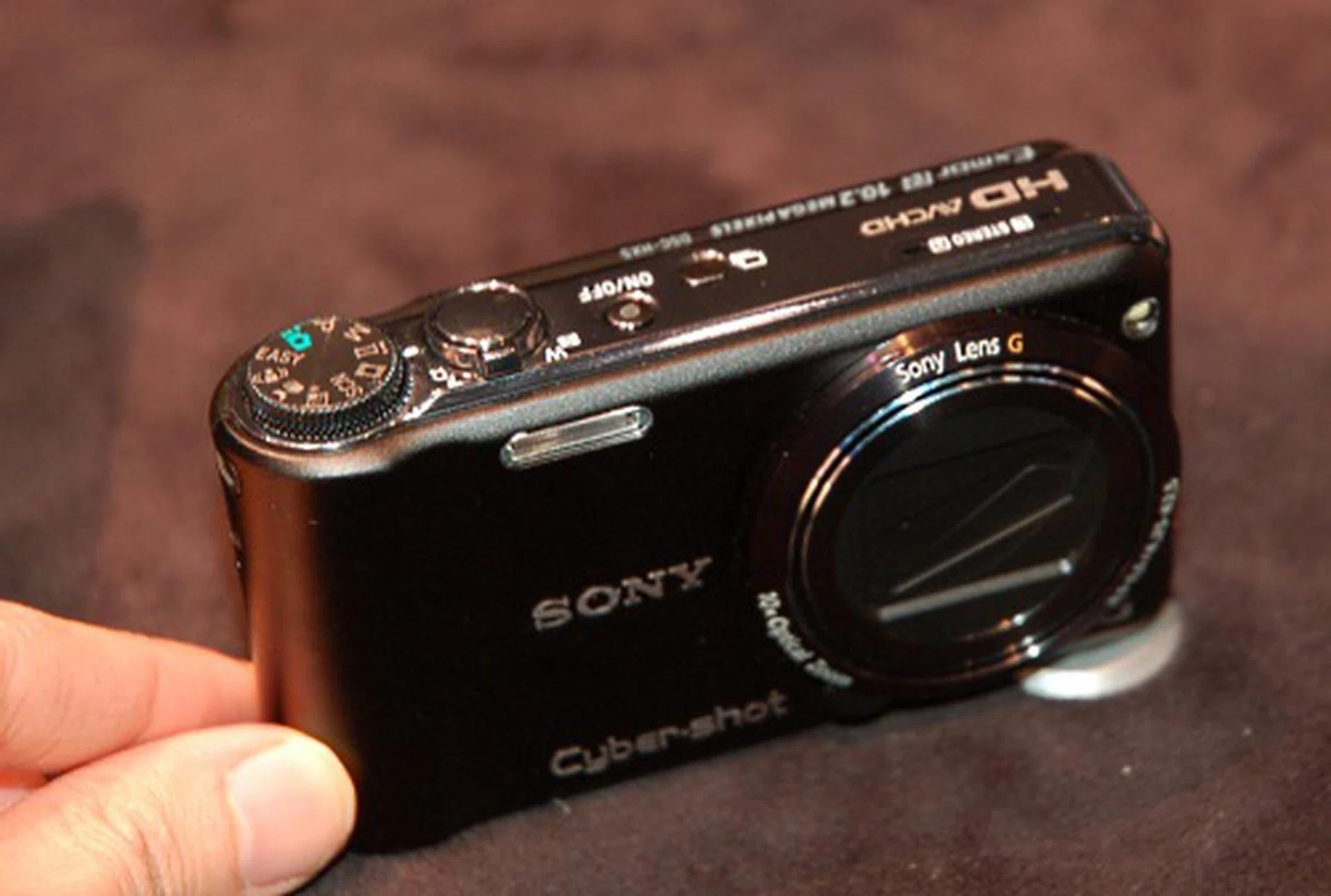 The other Cyber-shot DSC-HX5V is a similar 10-megapixel Exmor R CMOS sensor digital camera able to shoot full 1080i HD movies. What it has over the TX7 is its GPS and compass capabilities that allow it to record that info onto the photos, making it easier for geotagging. Unlike the three colors for the TX7, the HX5V is only available in black, starting in March for around US$350.