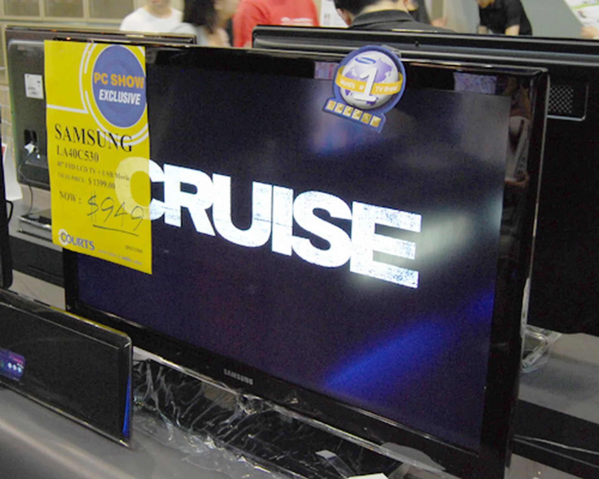 But if you're really looking for a bargain, here's one more that'll surely entice you - the Samsung LA40C530 full HD LCD TV. Going into the three digit range at just a mere $949 from its usual $1,399 pricing, we were also just as tempted to get this. Be forewarned, there is limited stocks for this, so better head on down quickly if you're interested.