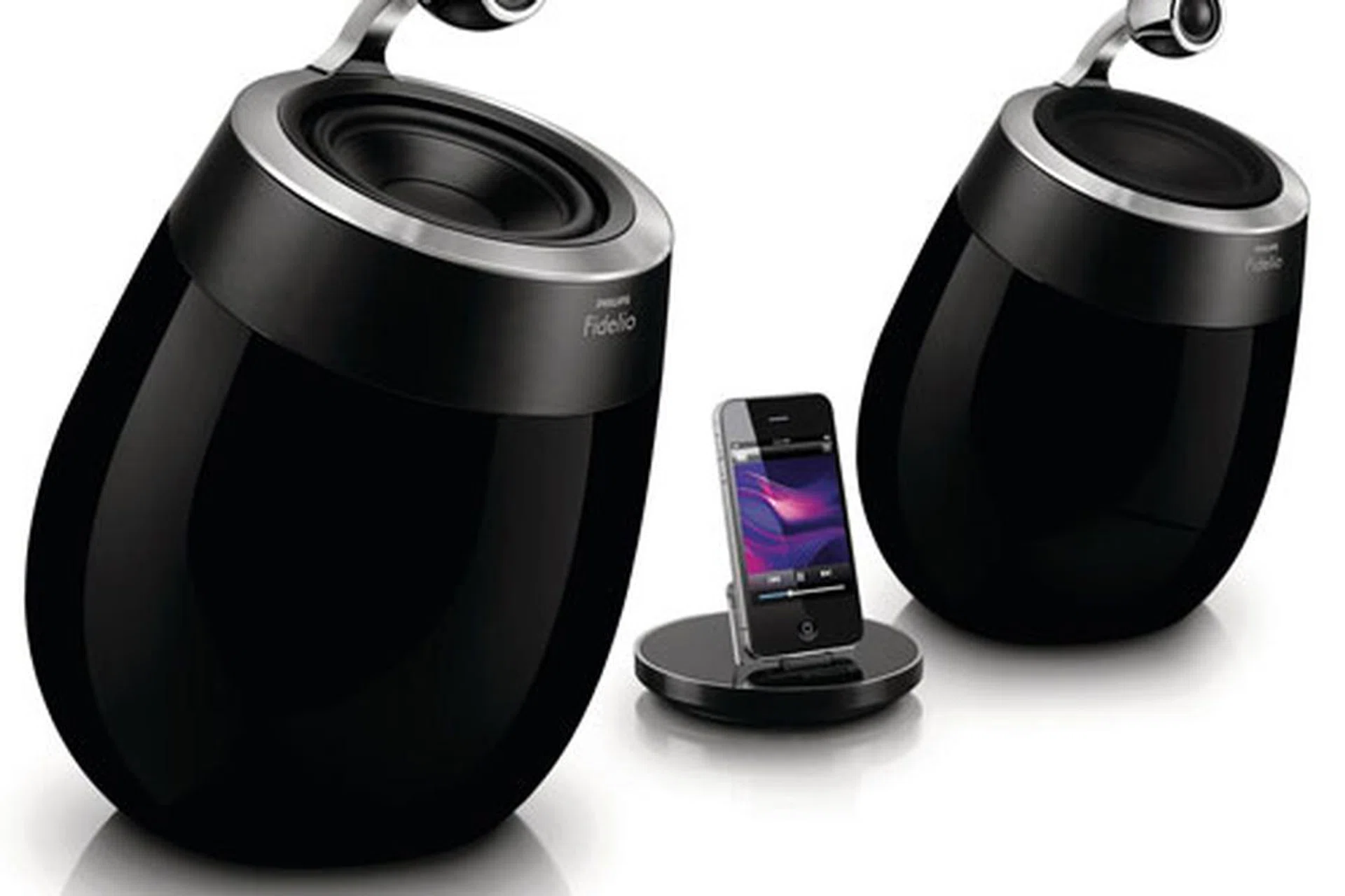 It might not fall into the same class as Lalique's exorbitant AeroSystem One iPod Tower (which costs 12,000 Euros), but Philips' DS9800W dock still comes with a rather hefty price tag for a pair of wireless speakers. Question: Is it worth its four-figure sum?  