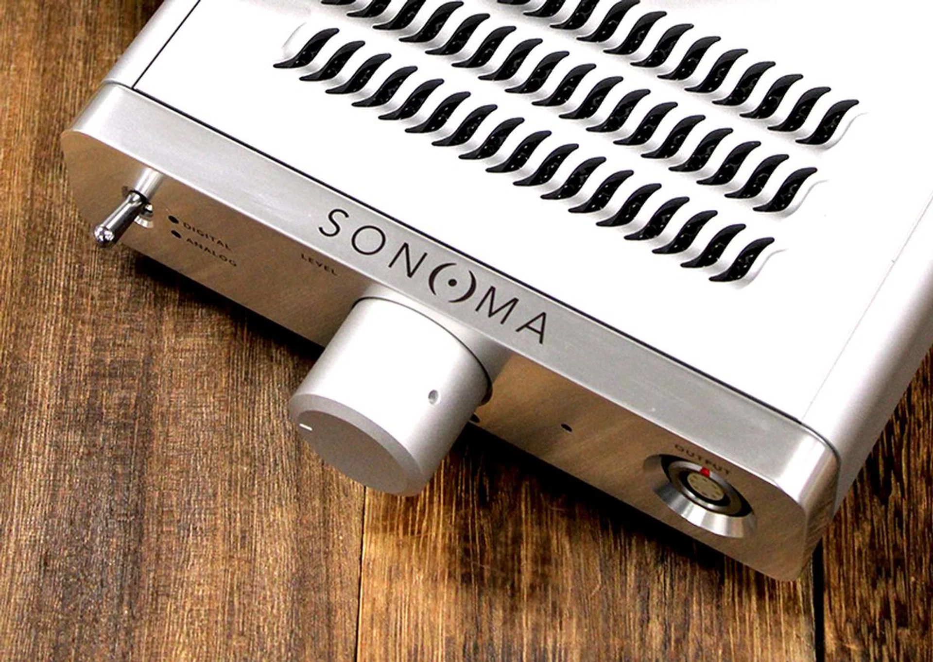 Unlike most high-end energizers and amplifiers which use an analog potentiometer to control the volume, the Sonoma Model One uses a completely digital volume control system.