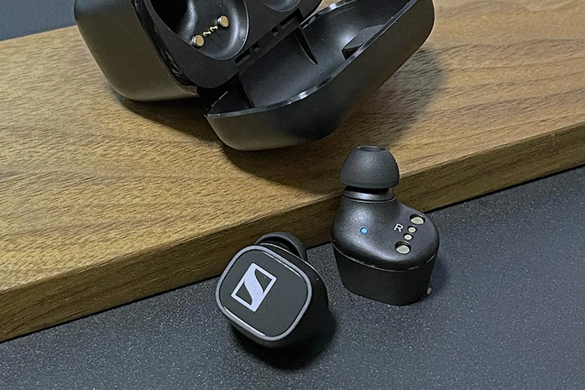 Sennheiser's CX 400BT promises signature sound at a lower price. Does it deliver? 