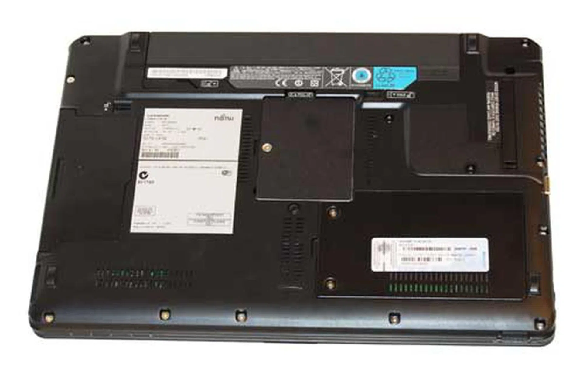 The bottom of the machine is cluttered and unsightly, and you should be thankful for it. Why? That means it's easily user-upgradeable, and your IT department can take it apart easily for some quick repairs or component changes.