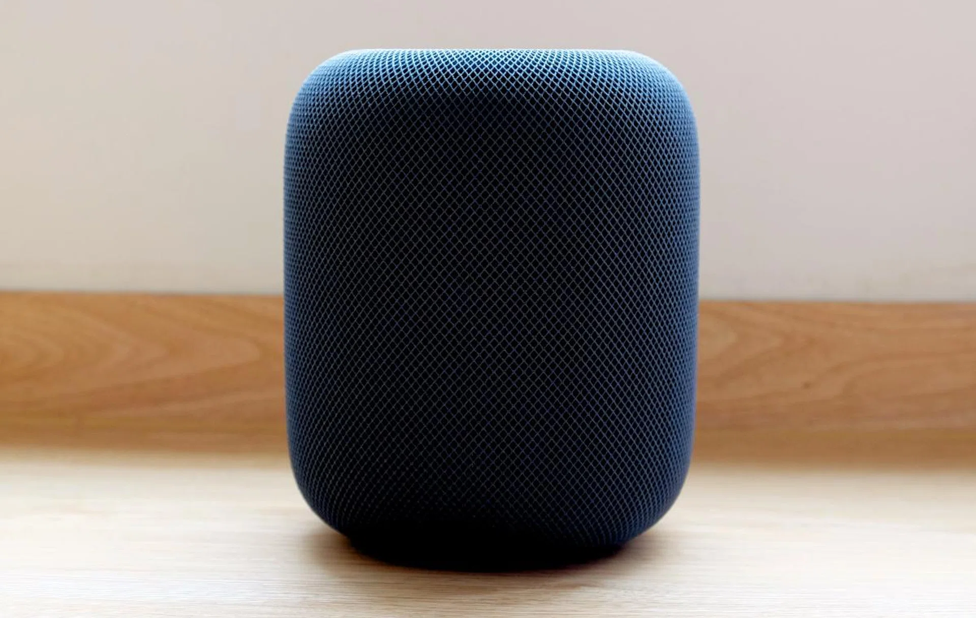 The HomePod is covered by an acoustically transparent mesh fabric and has a compact minimalist aesthetic that makes it easy to assimilate in homes.