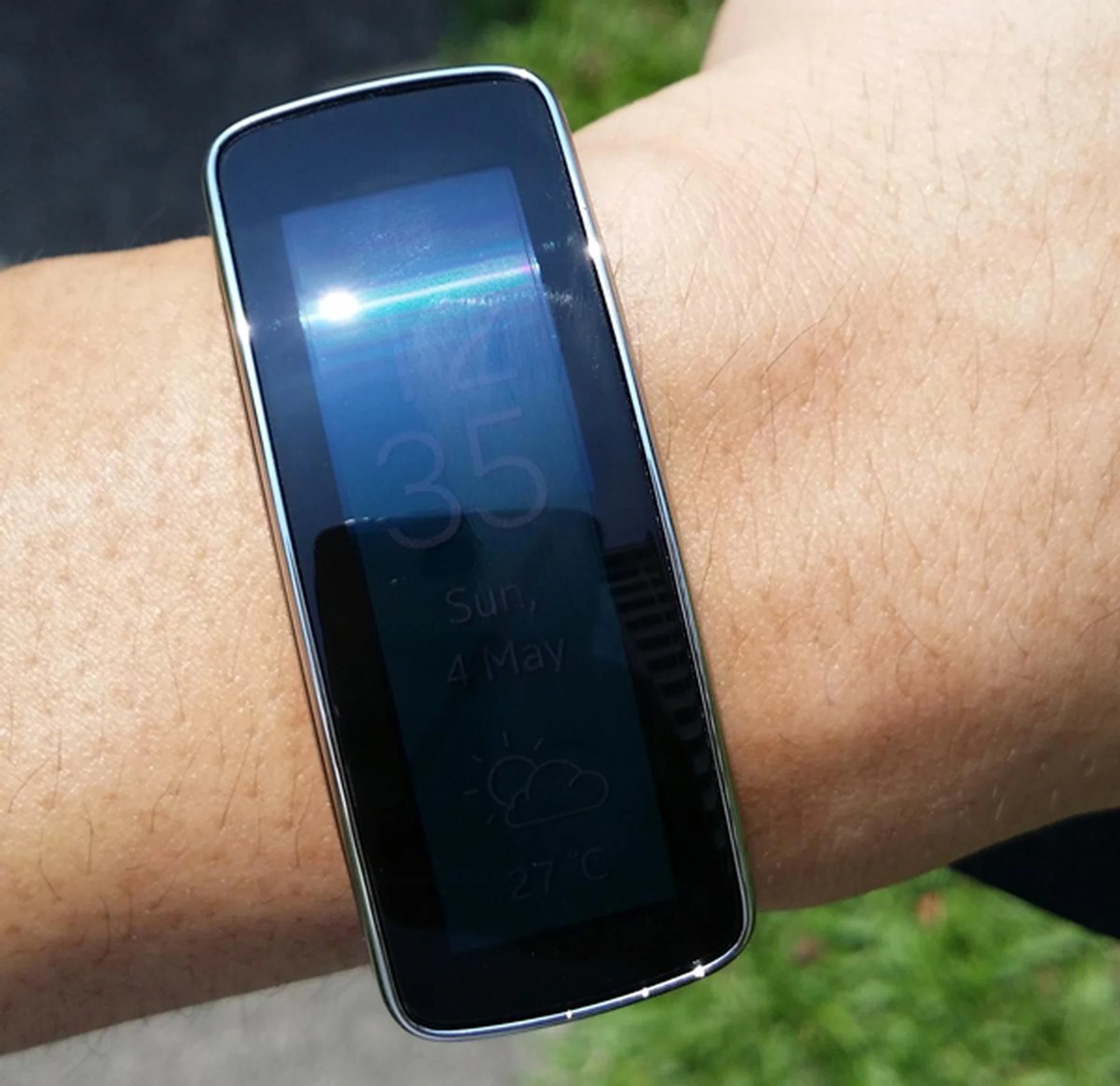 We could barely read the display under direct sunlight even with outdoor mode enabled.