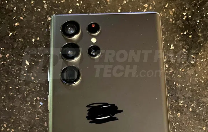 Purported real-life photo of the Samsung Galaxy S22 Ultra/Note. <br>Image source: FrontPageTech