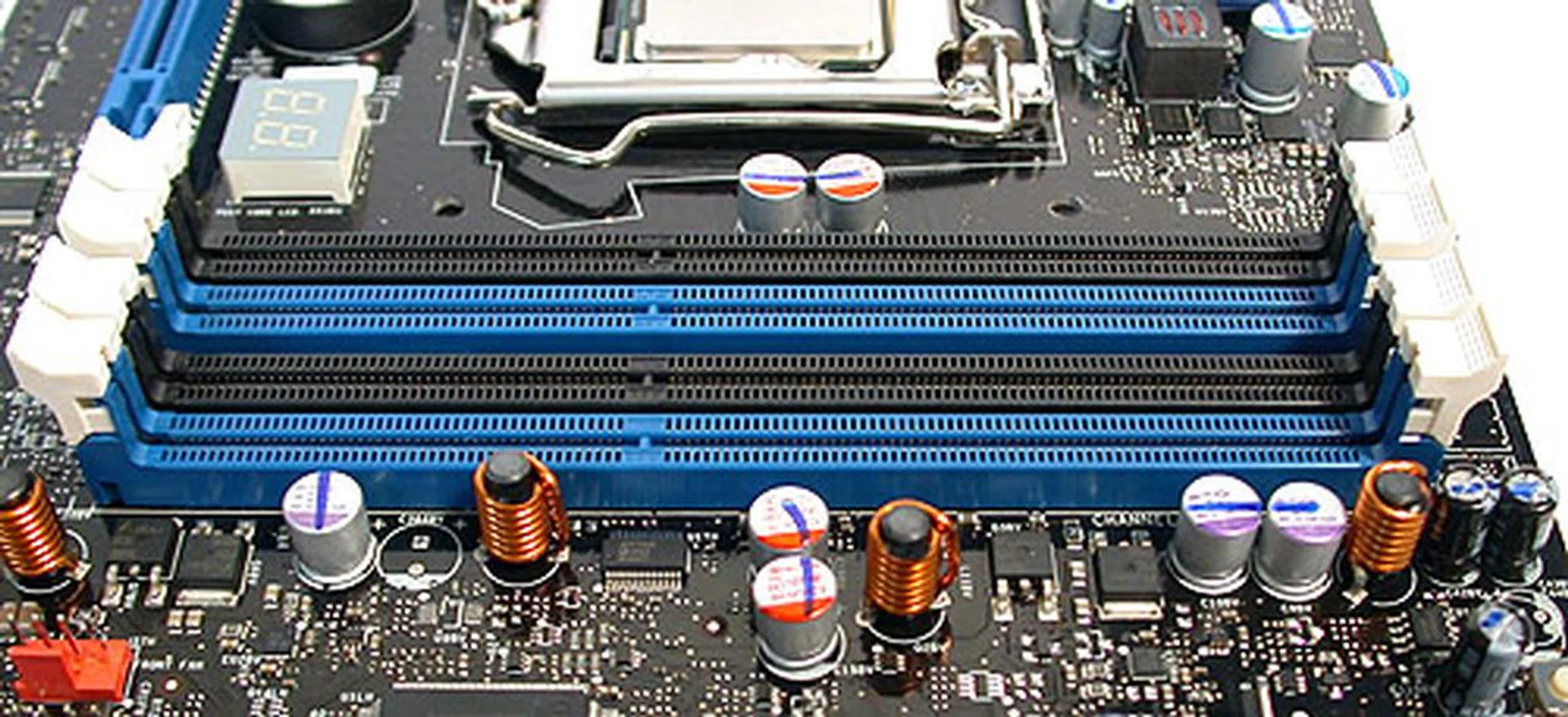 It's back to the more familiar dual-channel memory configuration and you can expect retail P55 motherboards to have a minimum of two DIMM slots, unless they are micro ATX versions.