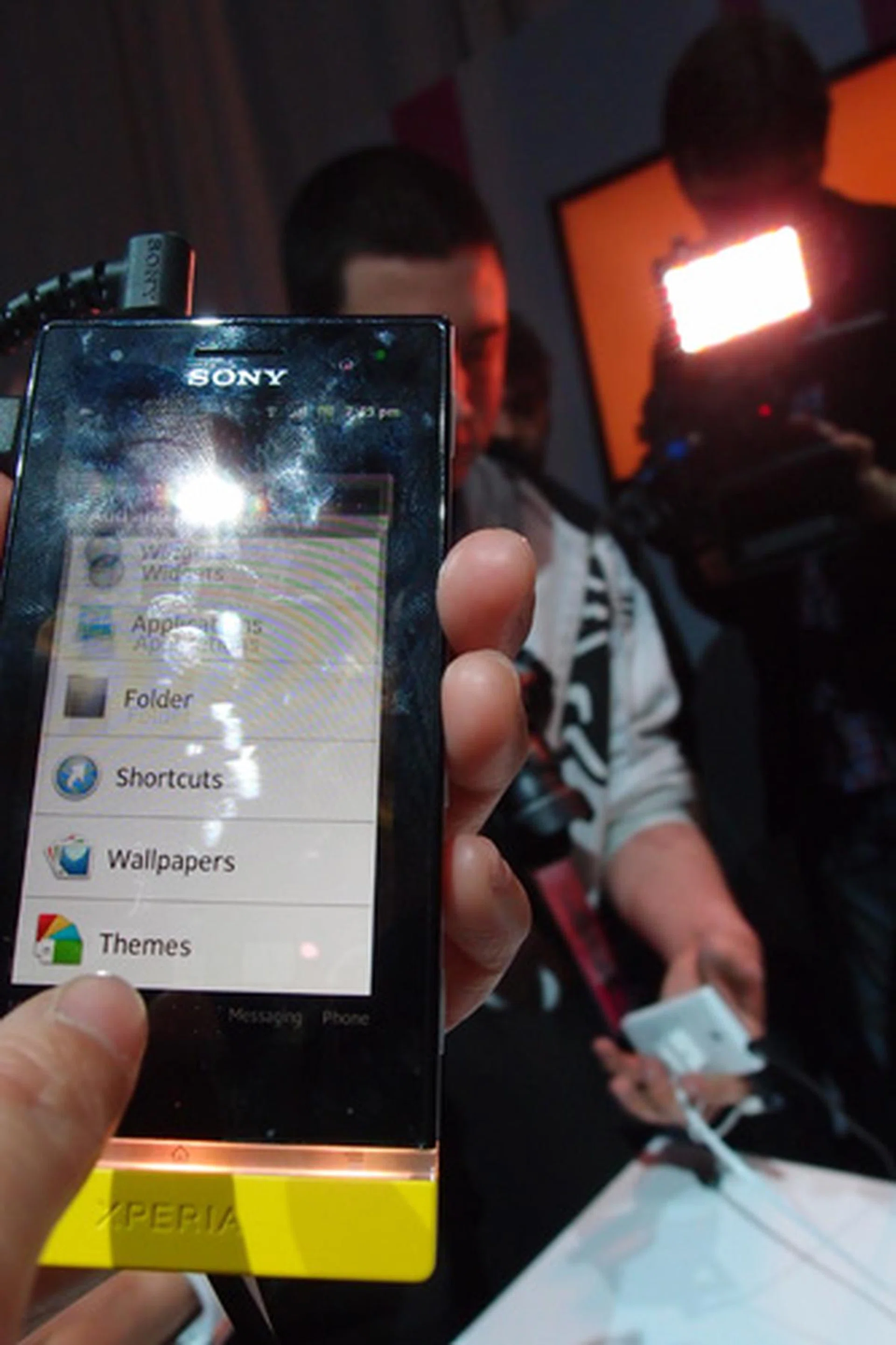 By navigating to Themes, you can change the color of your background to fit the sort of color you want the transparent band to illuminate in general.