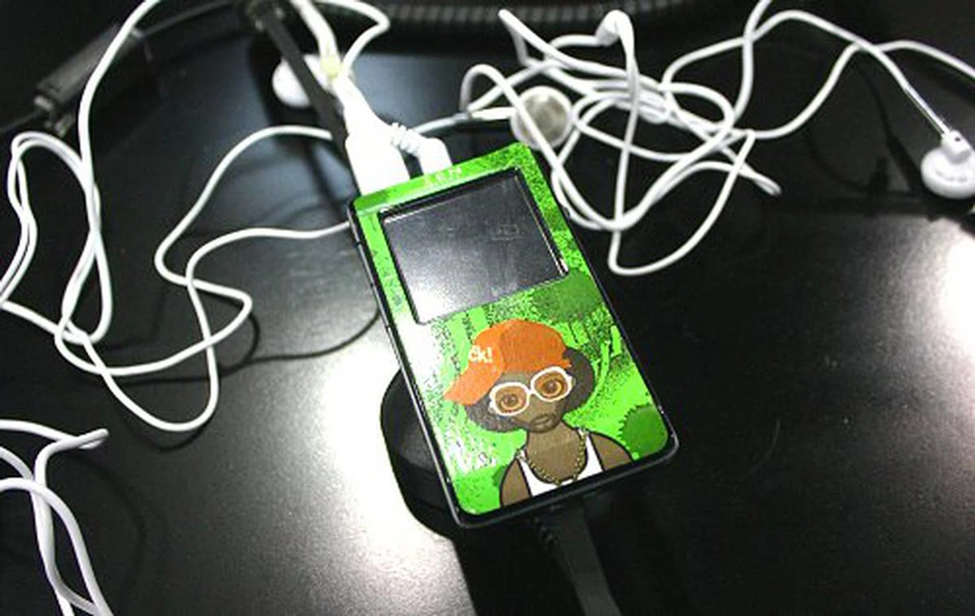  From the Star Selections of Creative's booth, grab Creative ZEN Neeon 2 MP3 players for offer prices of S$189 (4GB) and S$139 (2GB) and get a ZEN USB power adapter worth S$49 and Stik-On skins for free.  