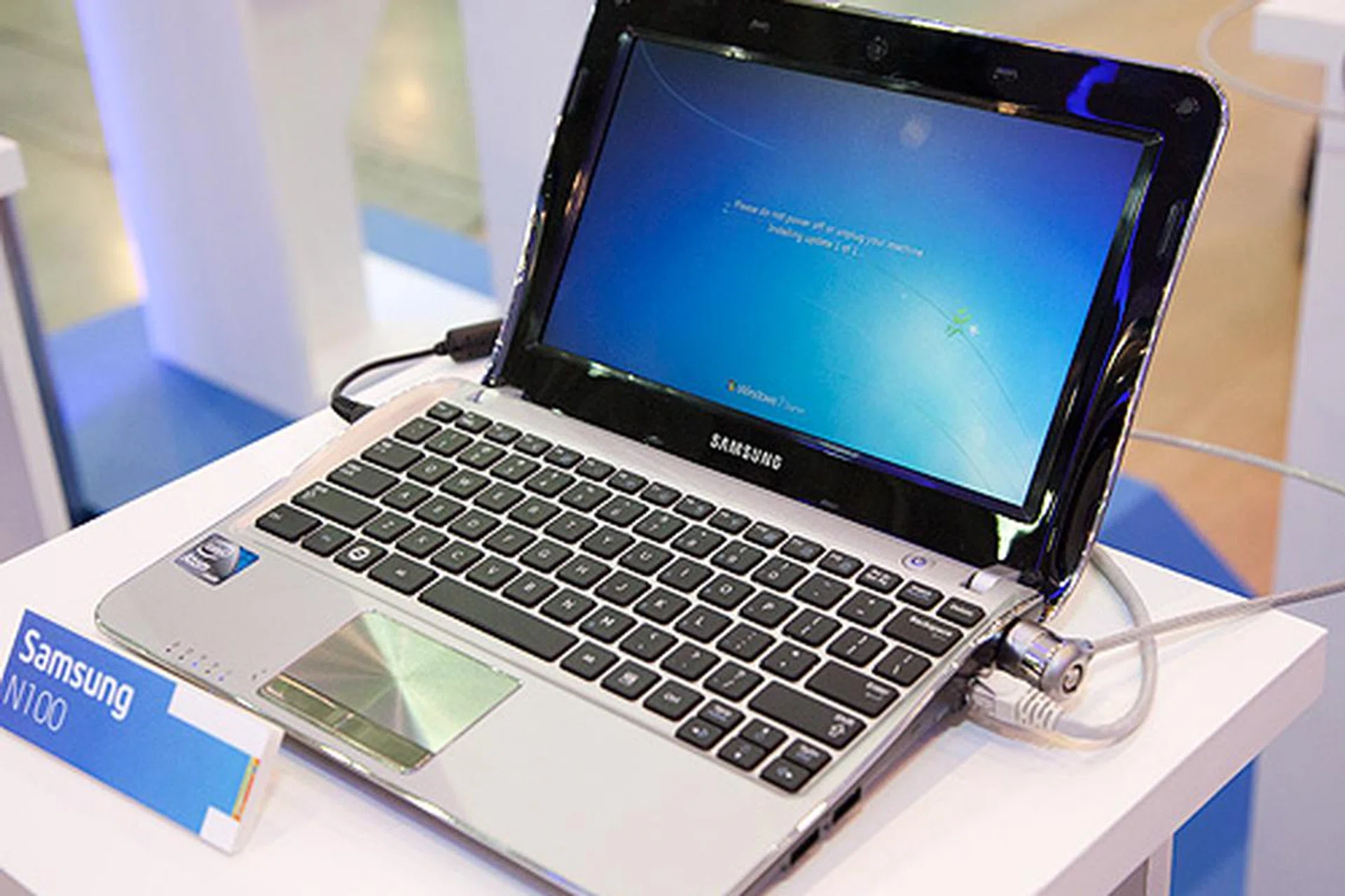 The Samsung N100 netbook based on the Atom N435 seen here running Microsoft Windows.