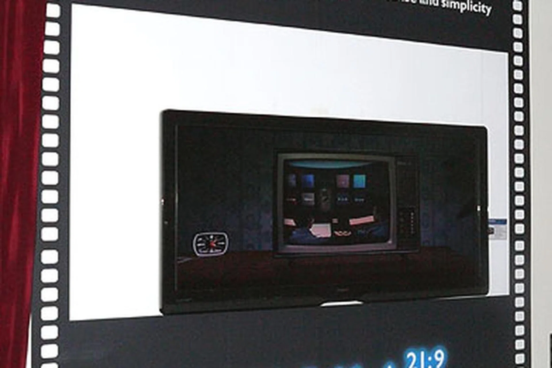 An anamorphic TV? Believe your eyes, for it's really here. Meet the new Philips Cinema 21:9.