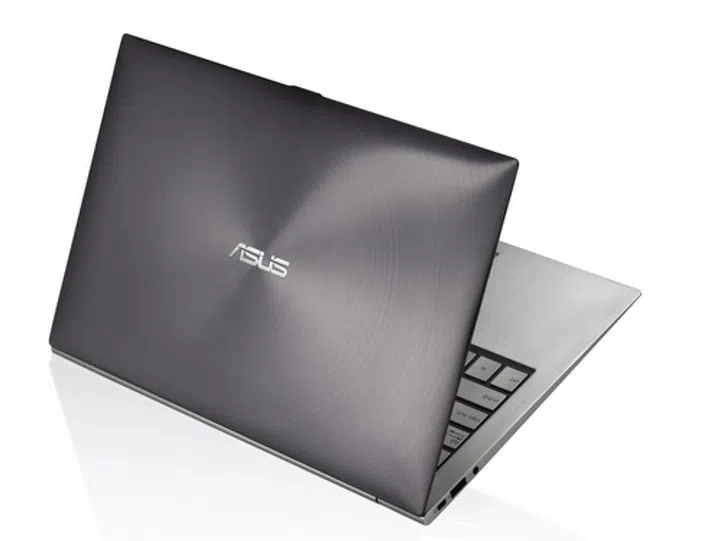 The Asus ZenBook Series comes in two sizes. Both the 11-inch and 13.3-inch screen variants are similar in terms of looks. 