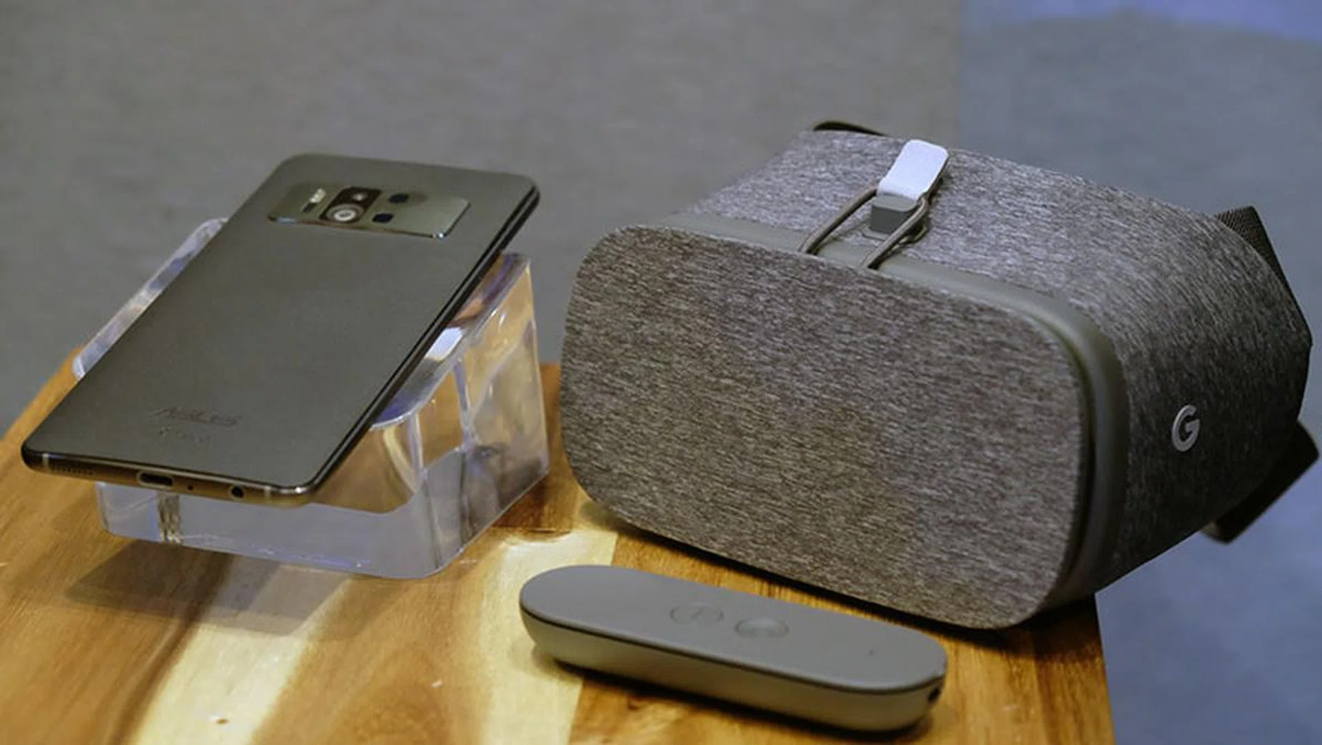 The ZenFone AR will work with Google's Daydream View headset.