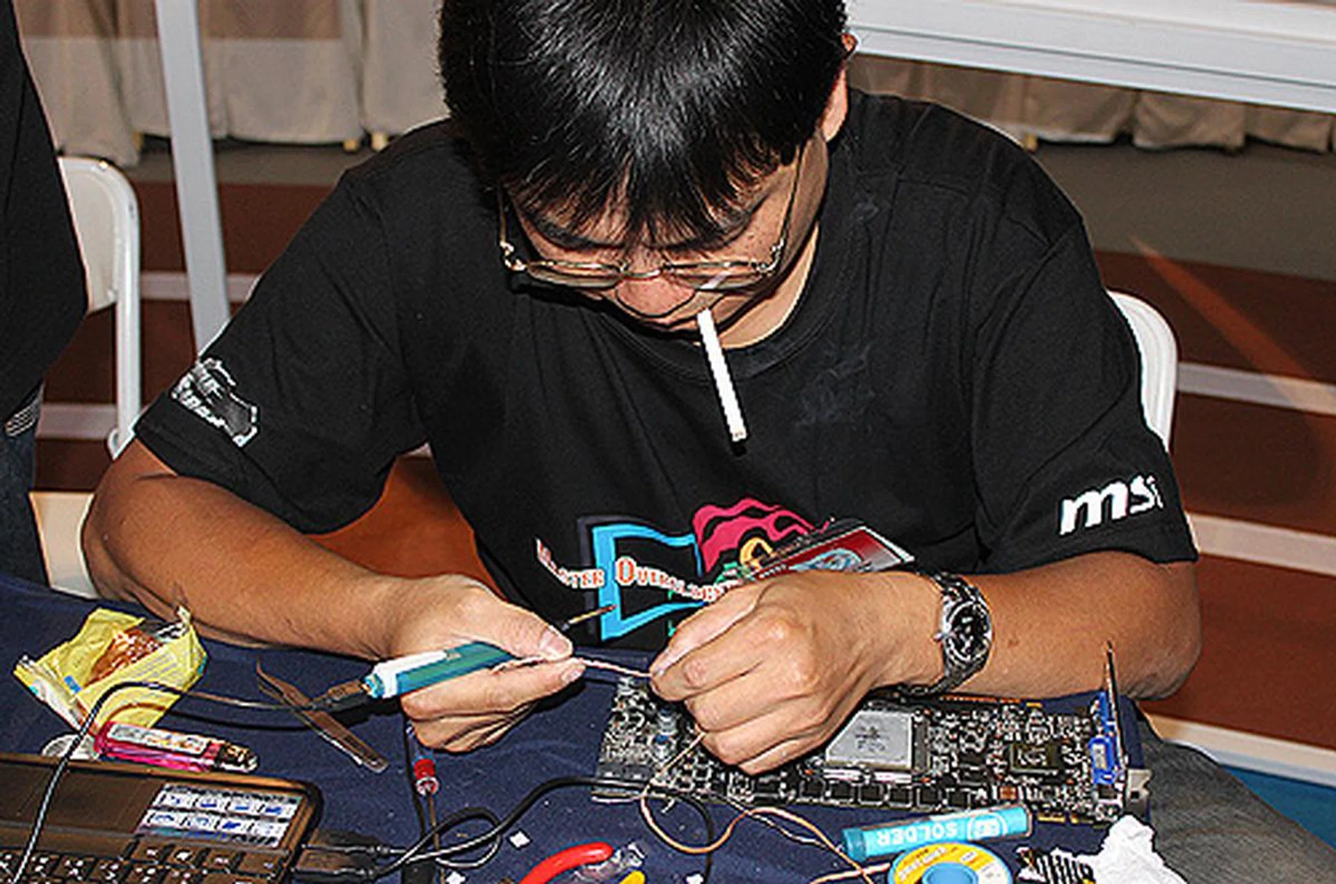 It's smoking hot as team Chinese Taipei do some soldering.