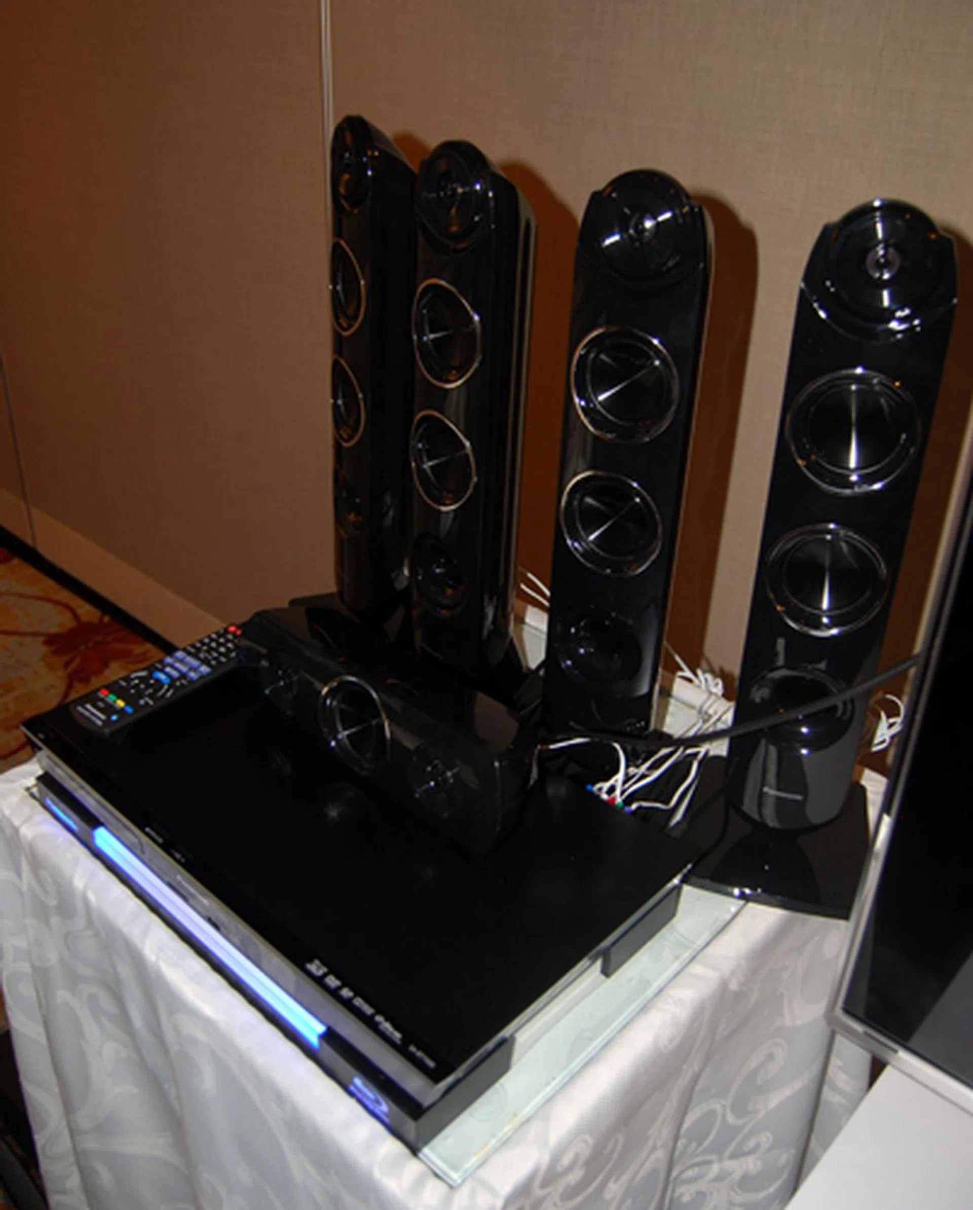 The Panasonic SC-BTT 430 is the most premium home theatre system unveiled. As you can see in the shot, the vertical speakers have four drivers each which includes a dedicated tweeter for excellent highs. 