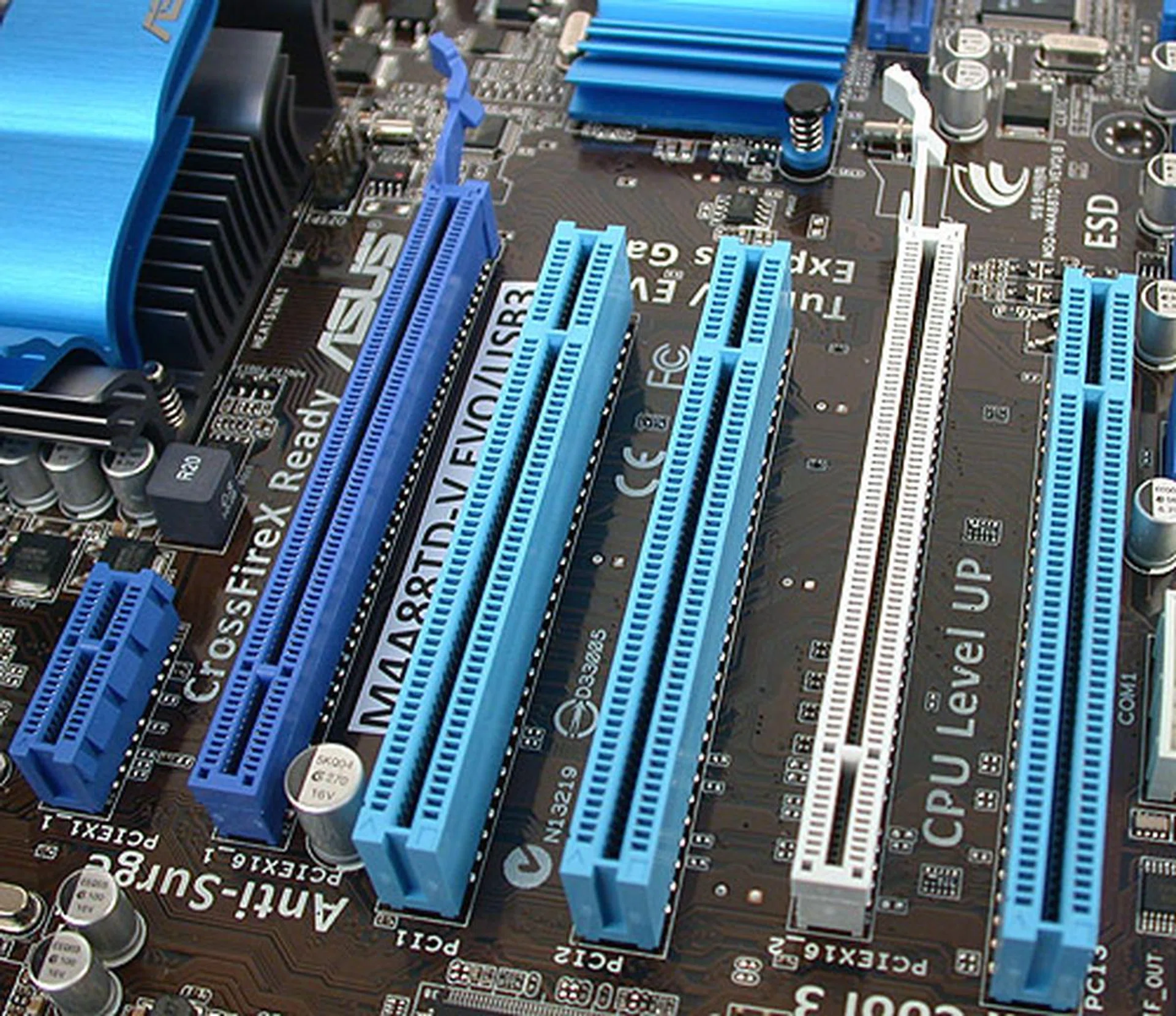 Two PCIe 2.0 x16 slots are found and they are capable of supporting CrossFireX (x8/x8 configuration). Other than the PEG slots, there's just one PCIe x1 slot and three PCI slots.