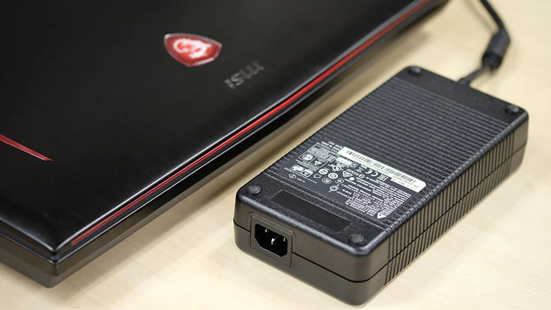 MSI GT75VR 7RF Titan Pro power adapter