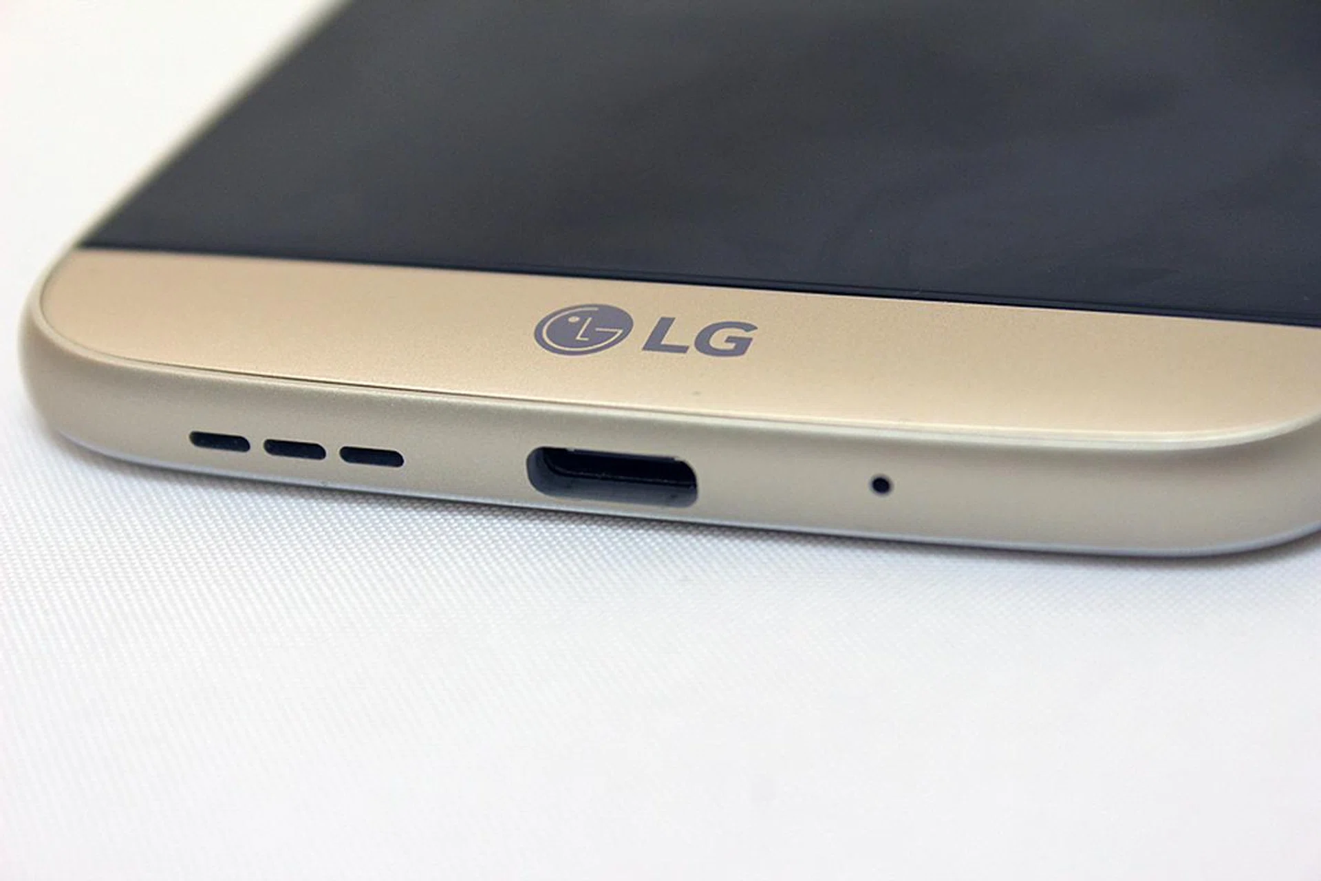 USB Type-C port is onboard.