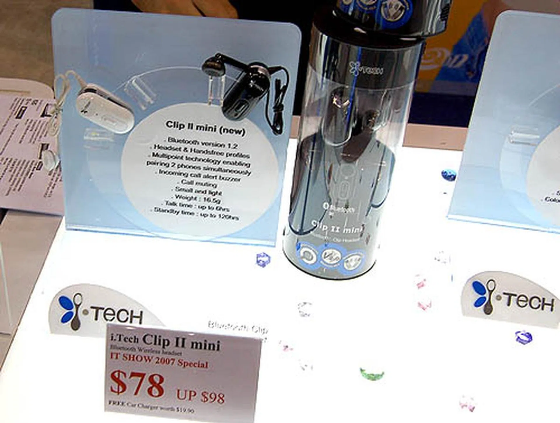  The Clip II mini headset is small, compact and goes for a decent price of S$78.  