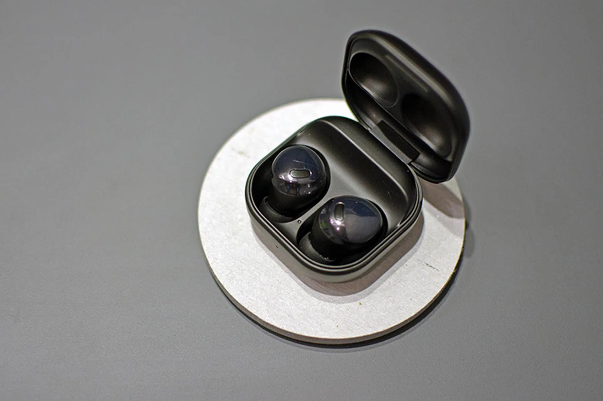 The Galaxy Buds Pro doesn't quite take my breath away with its sound, but they are very good. 