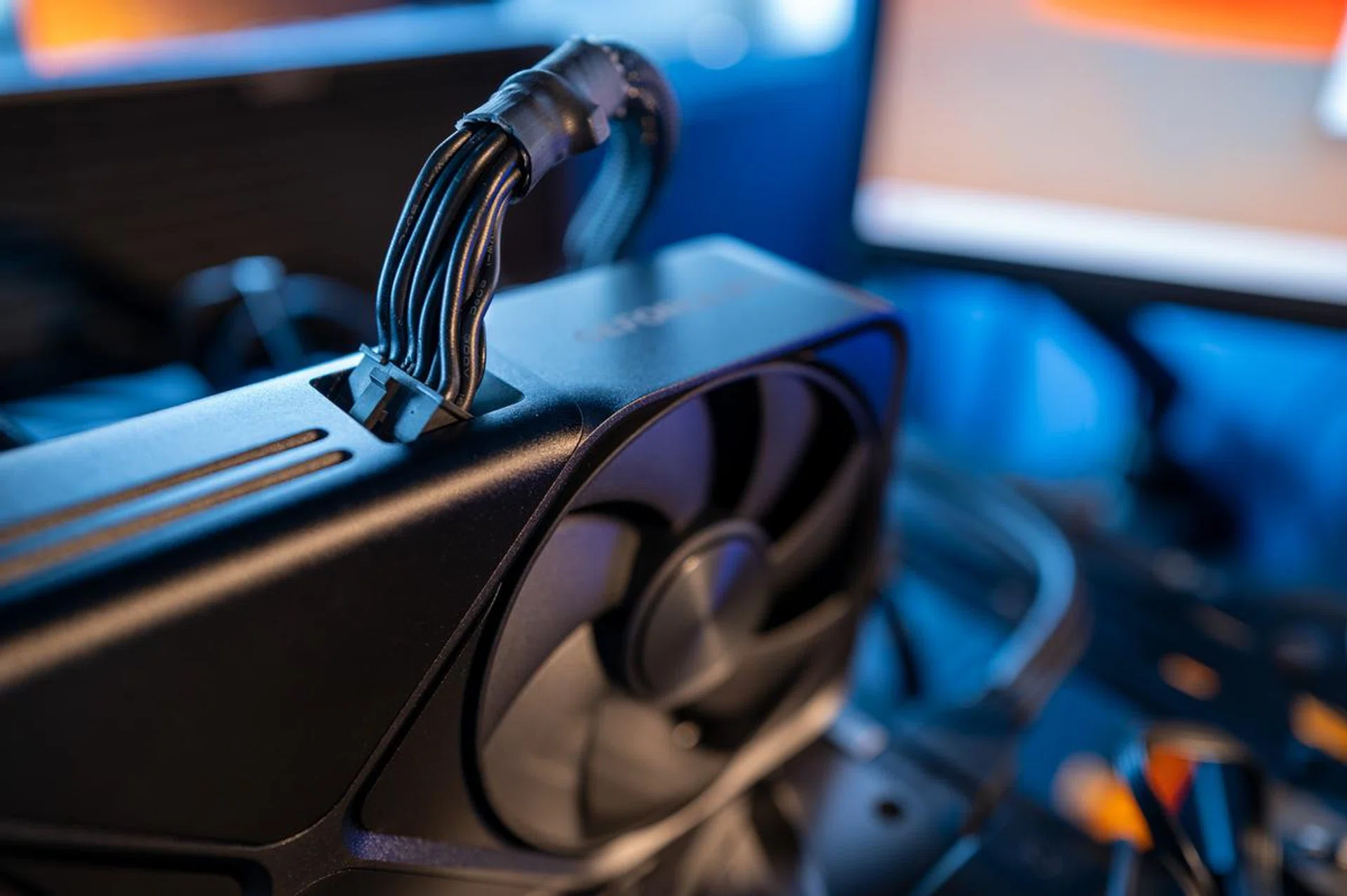 The RTX 5070 FE retains the same 2-slot design as its bigger FE siblings. Image: HWZ
