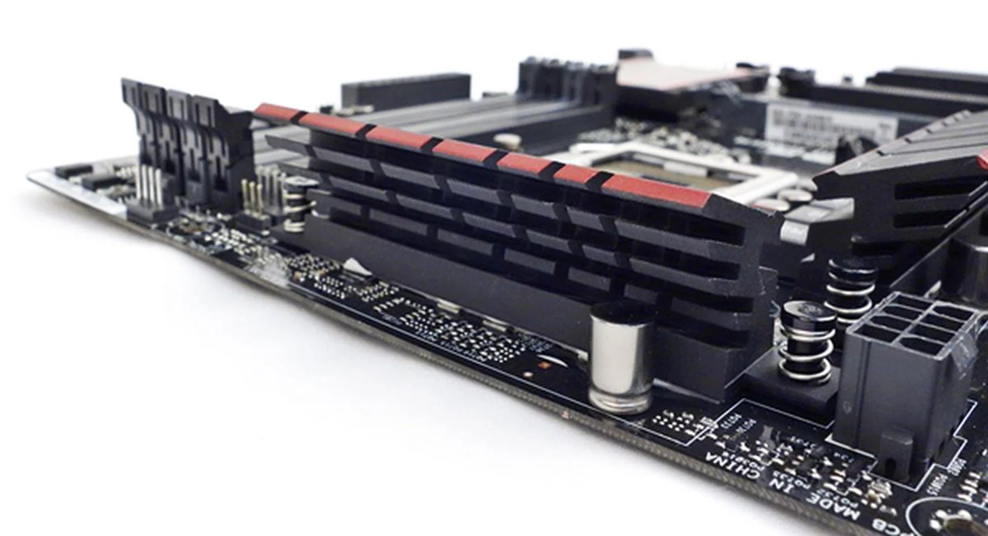 From the rear, we spy the heat dissipating fins of the MOSFETs heatsink.