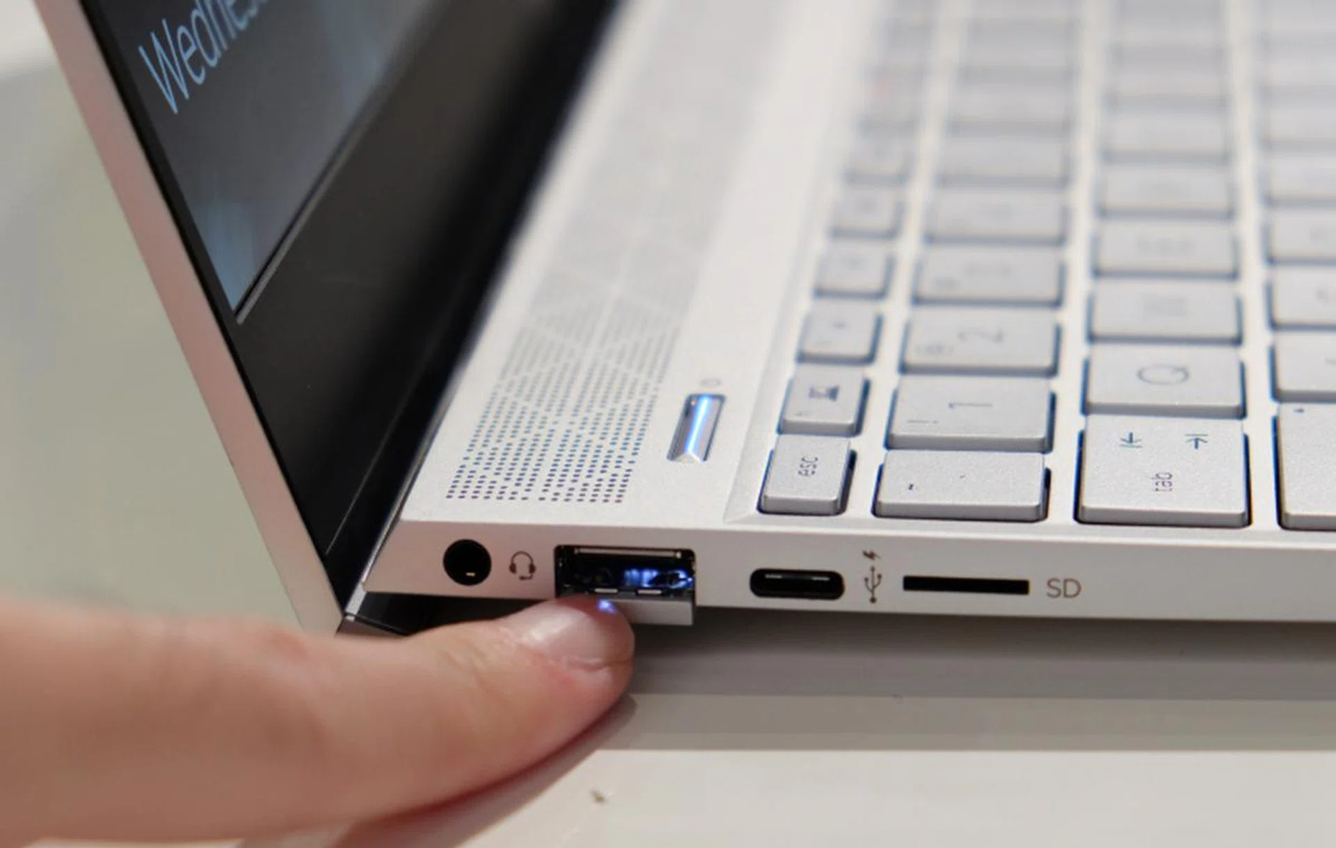 The drop-jaw design allows the Envy 13 to accept full-size USB Type-A peripherals despite its thin design.