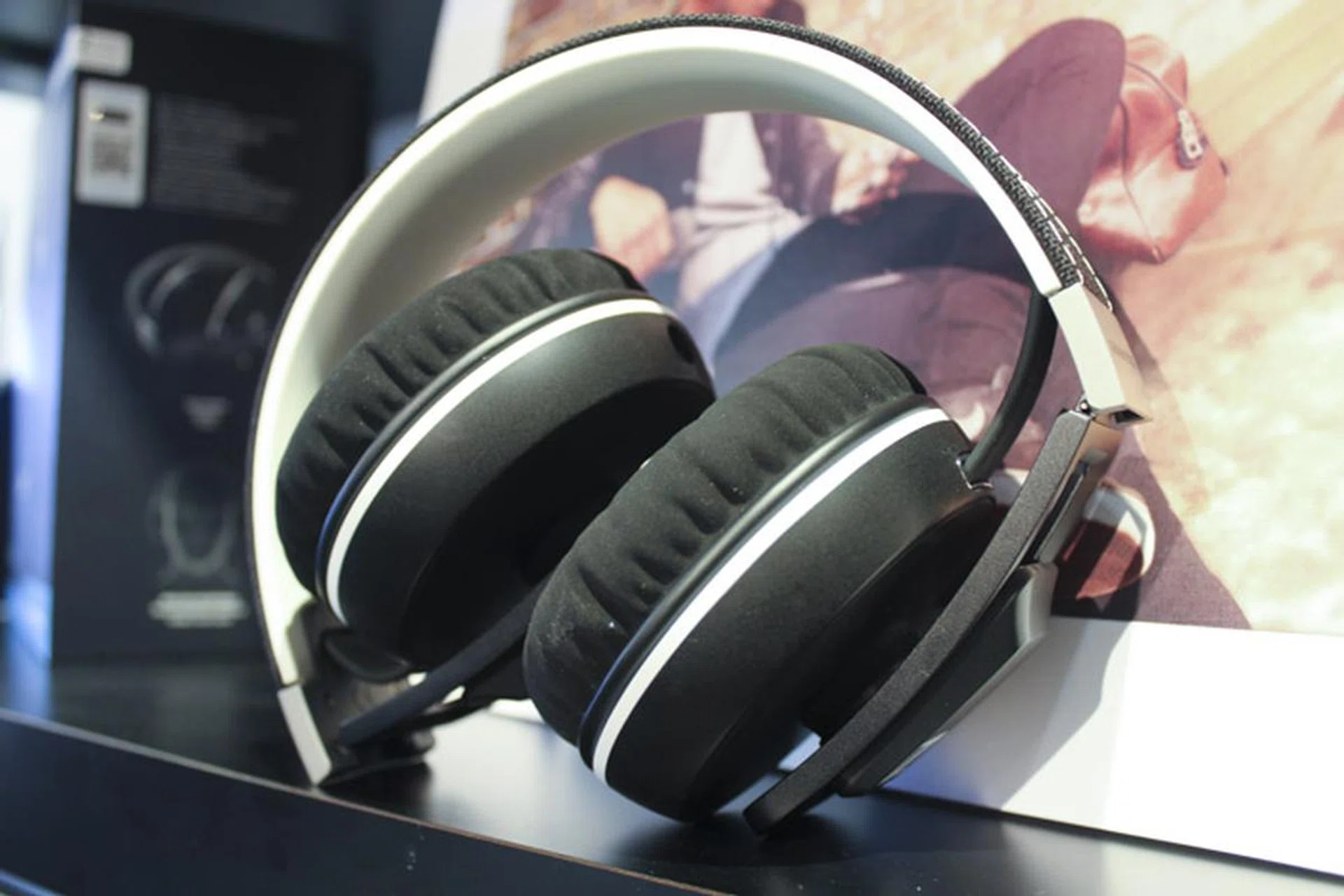 Both the Urbanite and the Urbanite XL fold up for transport and storage.