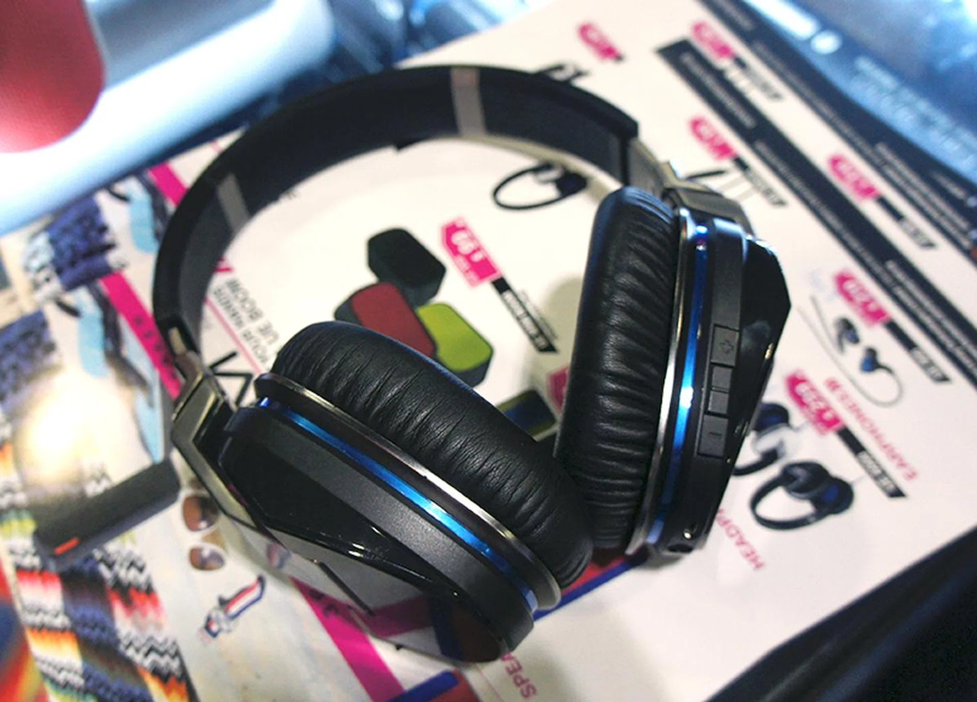 If you are in the market for wireless noise-canceling headphones, the UE 9000 headphones are priced at $299 (U.P: $399).