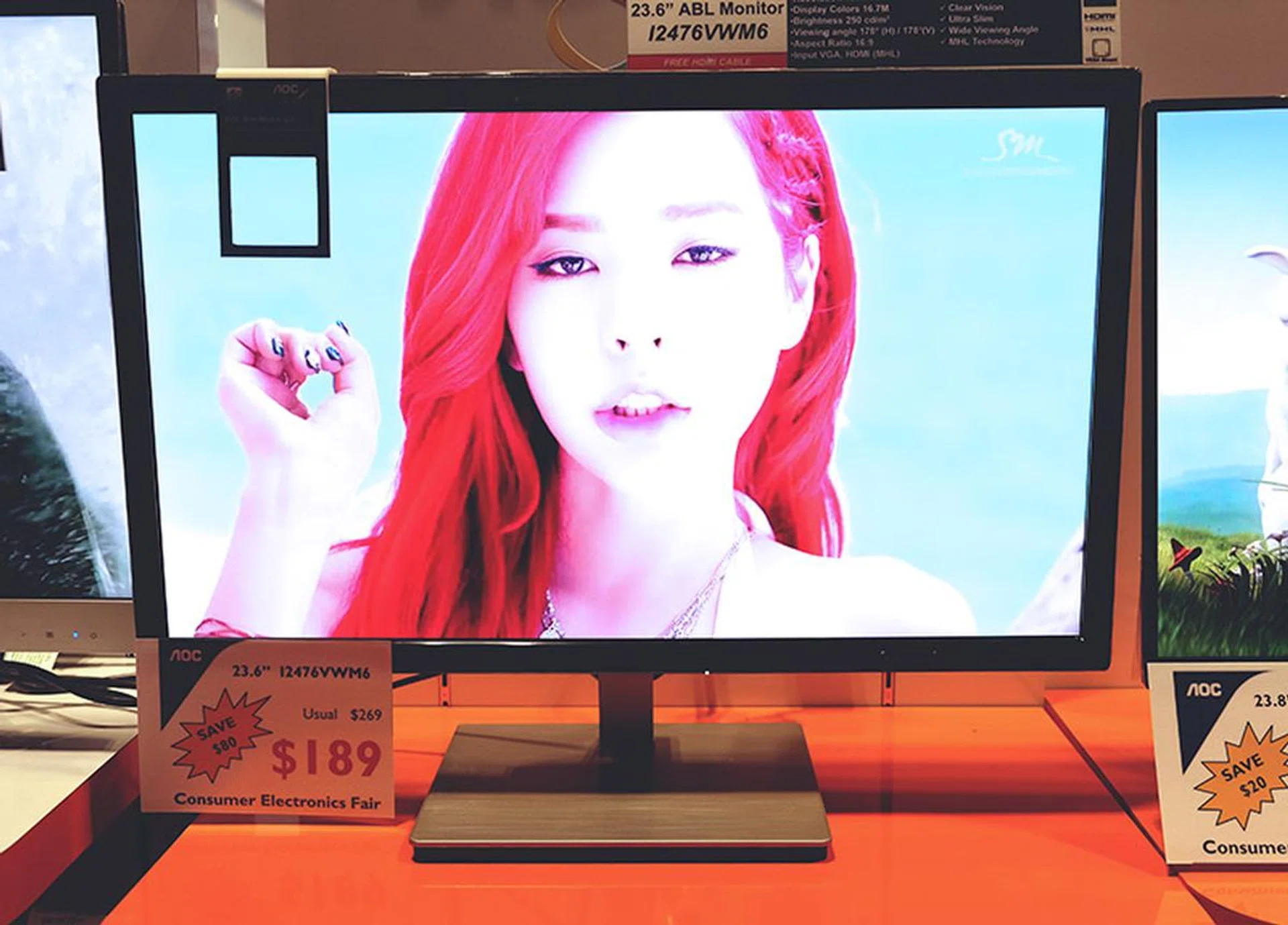 The AOC I2476VWM6 is one of more affordable IPS monitors at the show. Priced at $189 (U.P $269), it supports a resolution of 1920 x 1080 pixels, and features anti-blue light and flick-free technology.