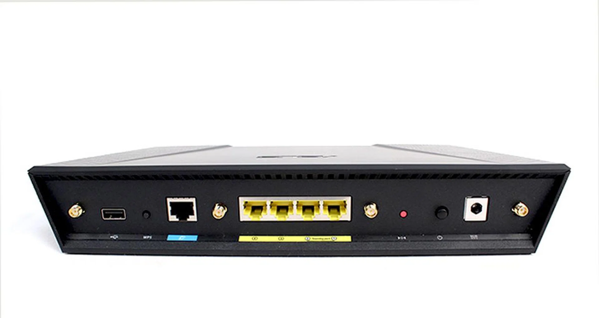 The ASUS RT-AC87U has all the ports you would expect from a high-end router, including a Gigabit WAN and four Gigabit LAN ports, USB 2.0 port, WPS and reset buttons.